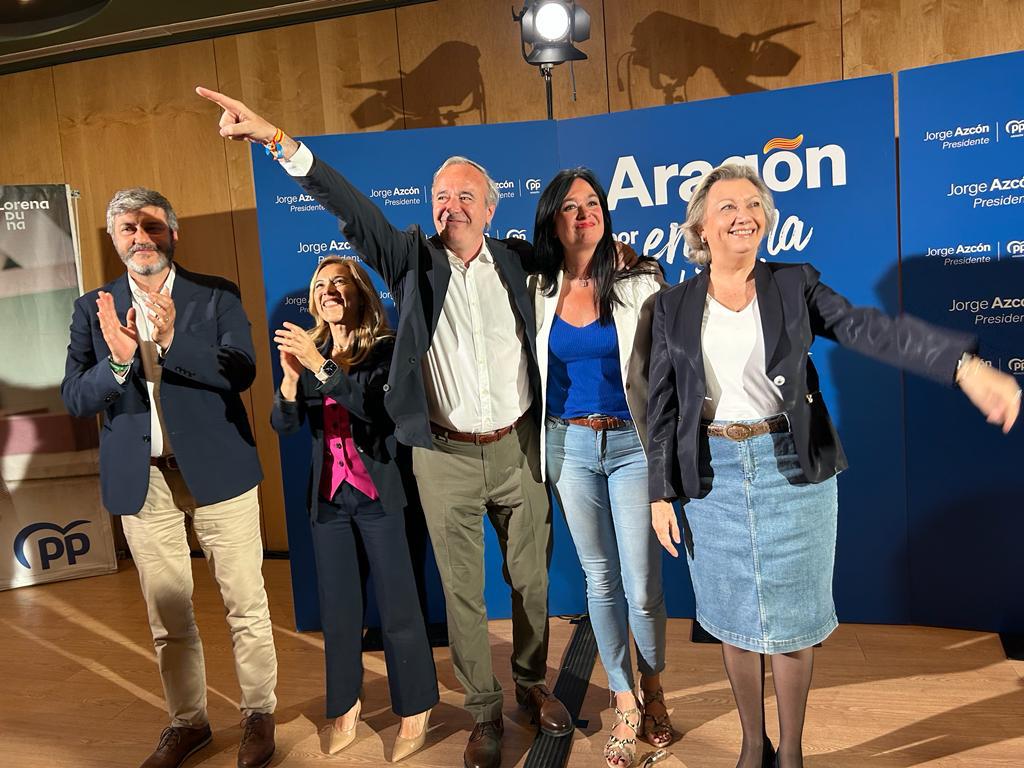 Gerardo Oliván, Ana Alós, Jorge Azcón, Lorena Orduna y Luisa Fernanda Rudi, en el acto central del PP en Huesca