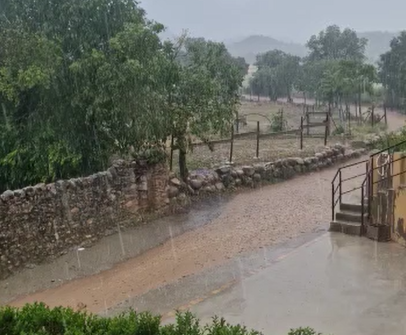Lluvia que caía en la tarde de este jueves en Laguarres.