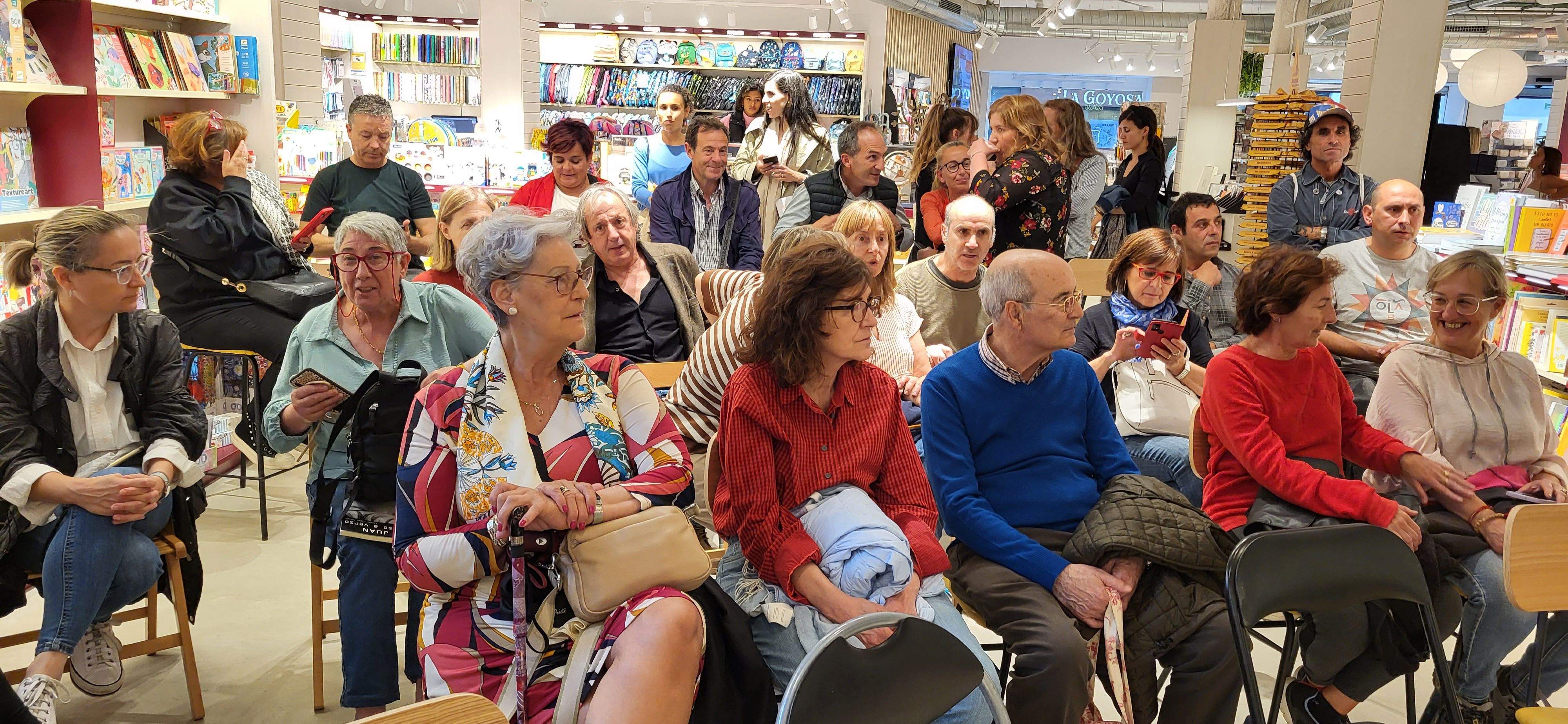 Presentación del libro "Juan, verso a verso" en Santos Ochoa. Foto Myriam Martínez