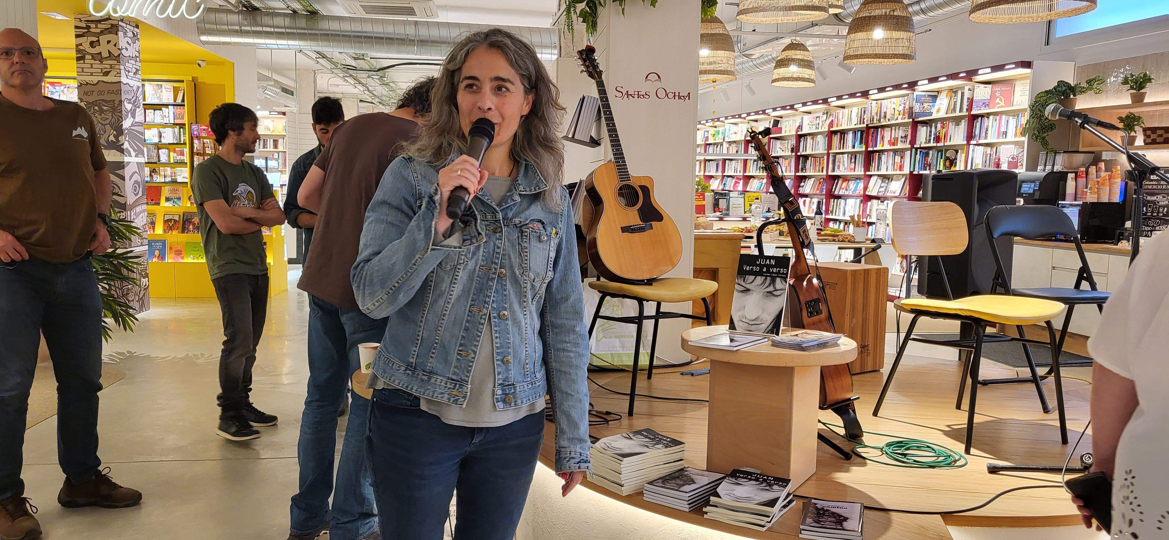 Presentación del libro "Juan, verso a verso" en Santos Ochoa. Foto Myriam Martínez