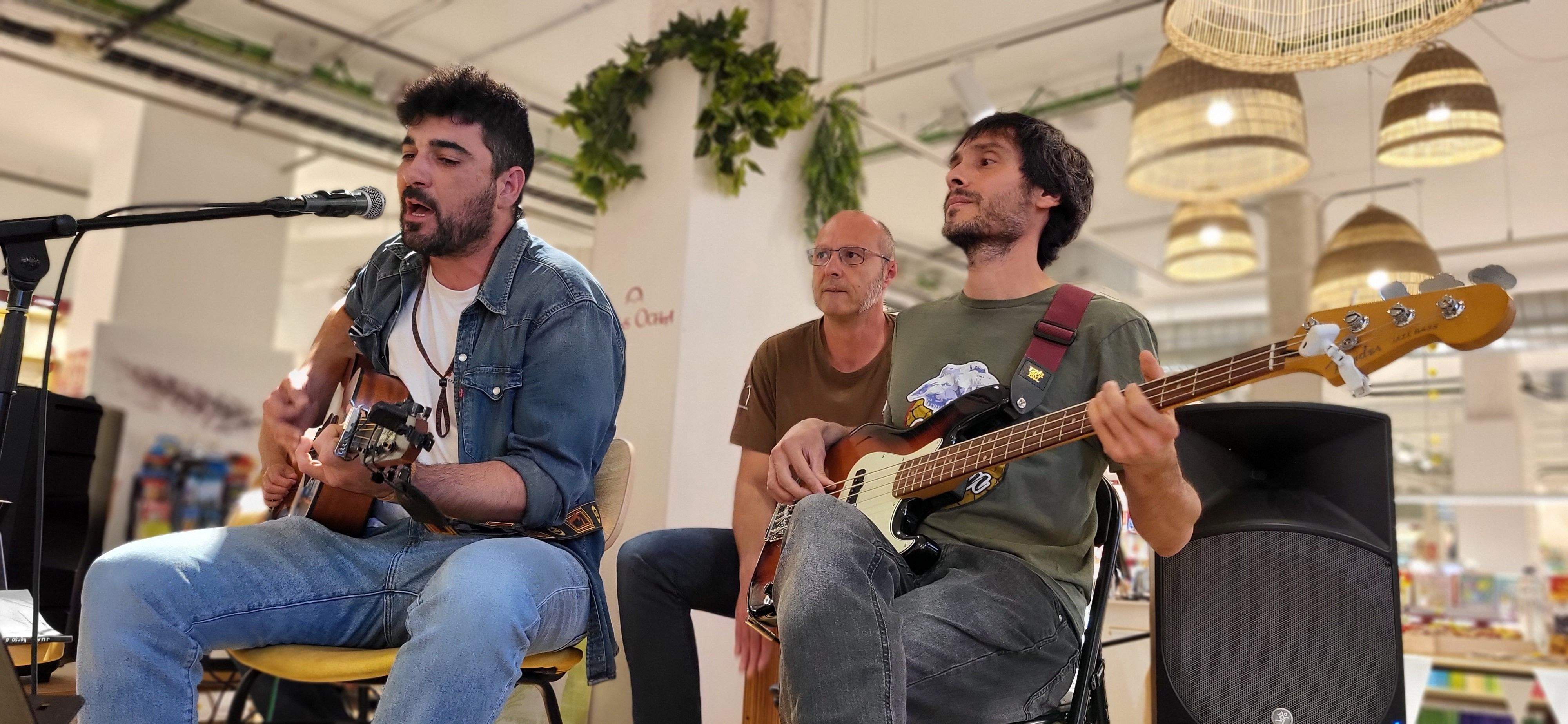 Presentación del libro "Juan, verso a verso" en Santos Ochoa. Foto Myriam Martínez