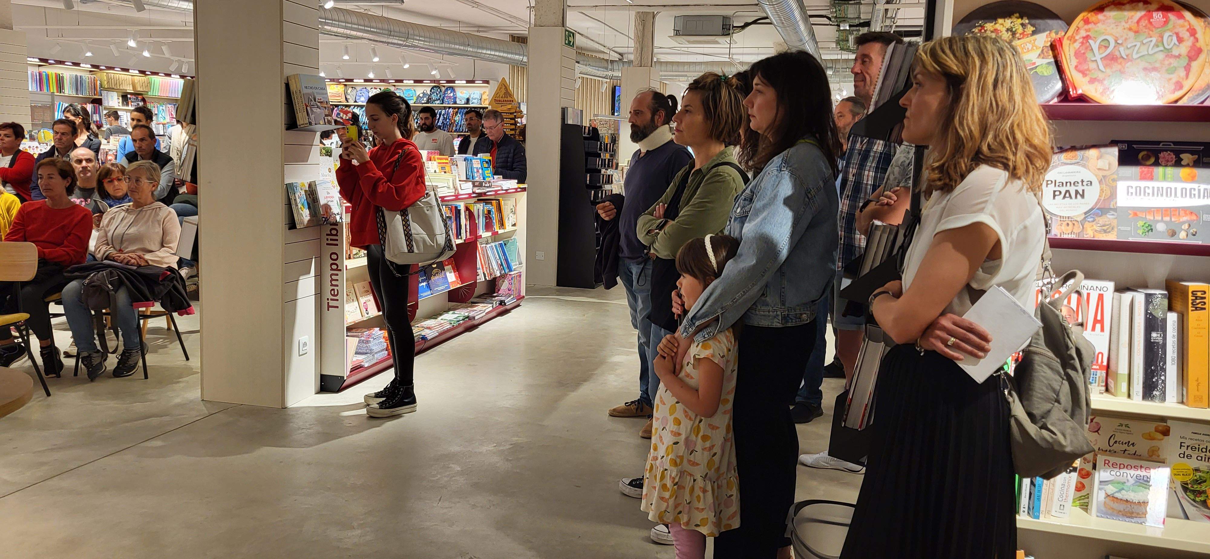 Presentación del libro "Juan, verso a verso" en Santos Ochoa. Foto Myriam Martínez