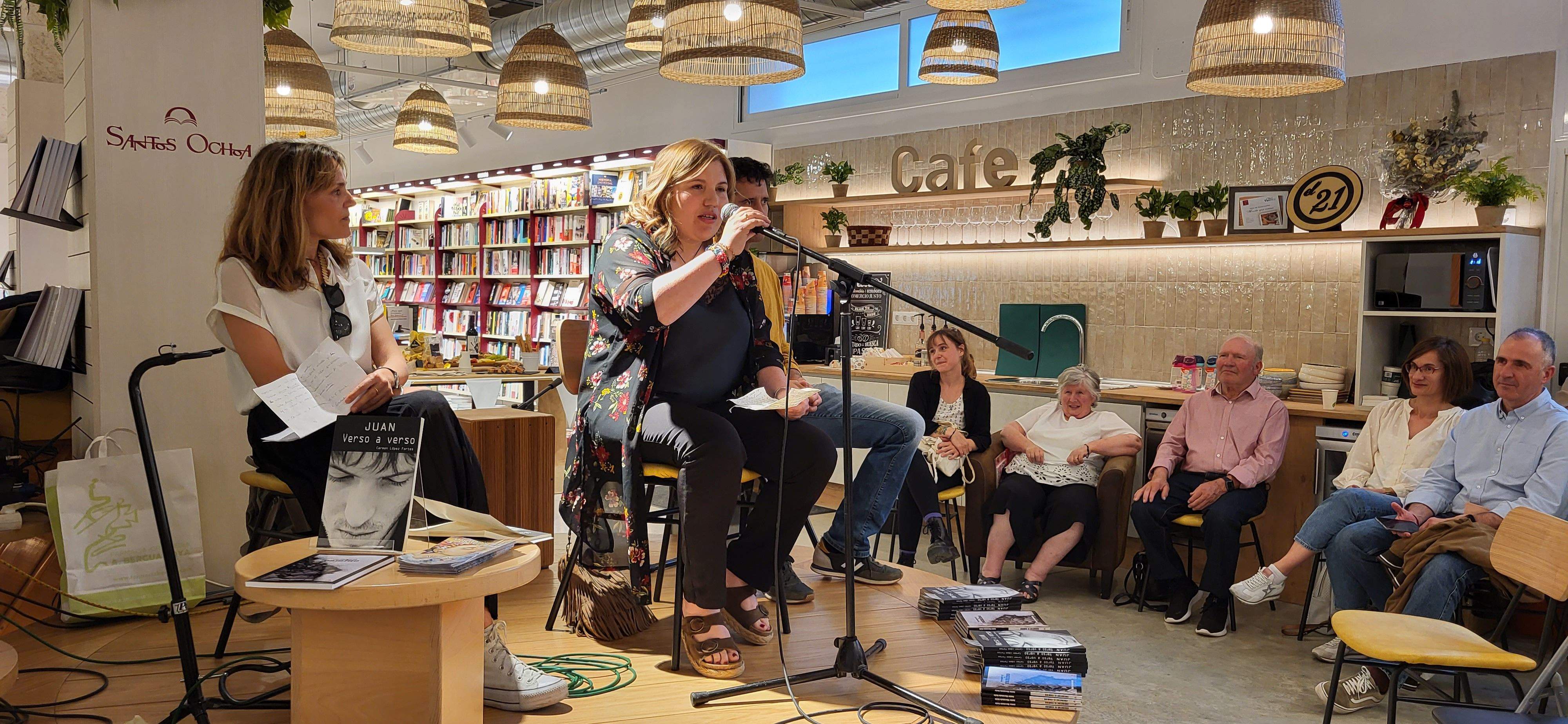 Presentación del libro "Juan, verso a verso" en Santos Ochoa. Foto Myriam Martínez