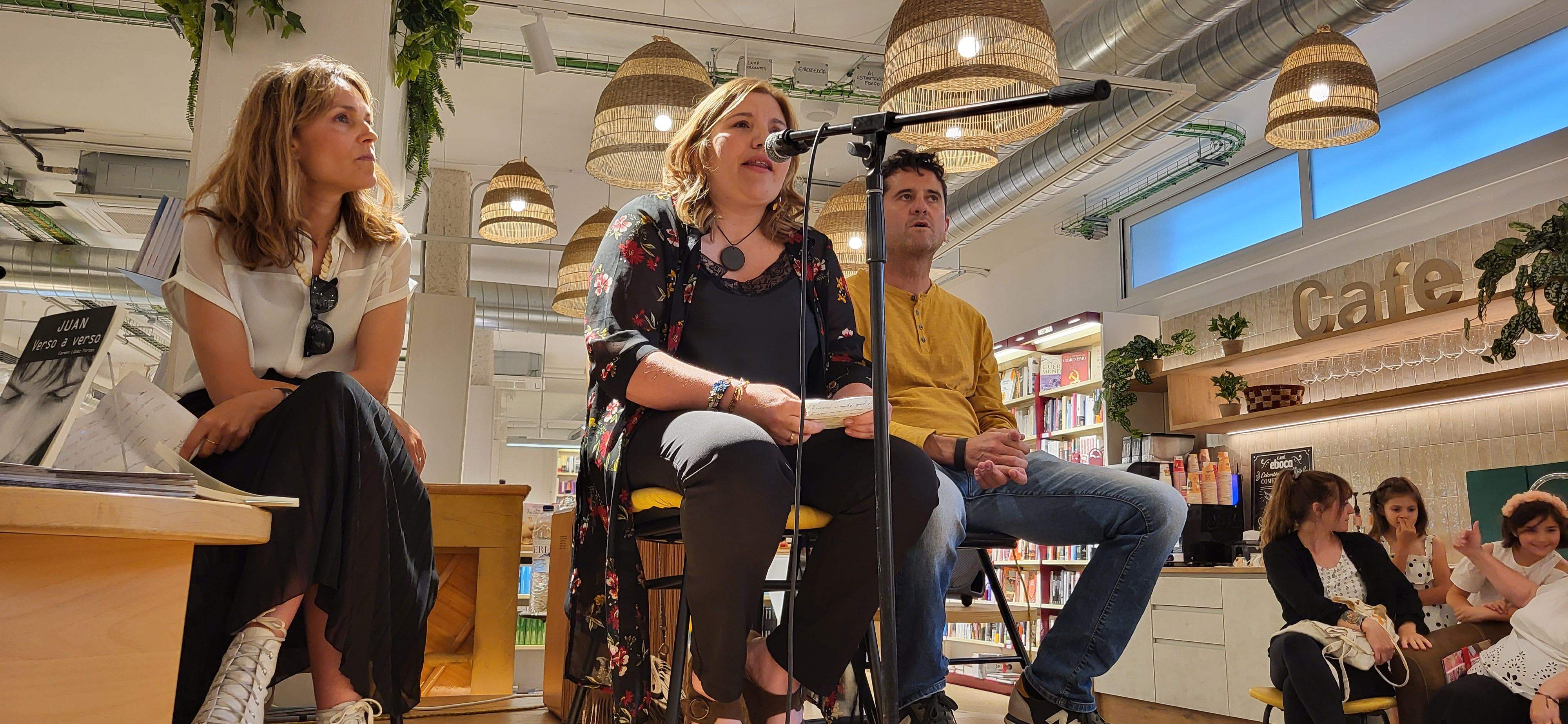 Presentación del libro "Juan, verso a verso" en Santos Ochoa. Foto Myriam Martínez