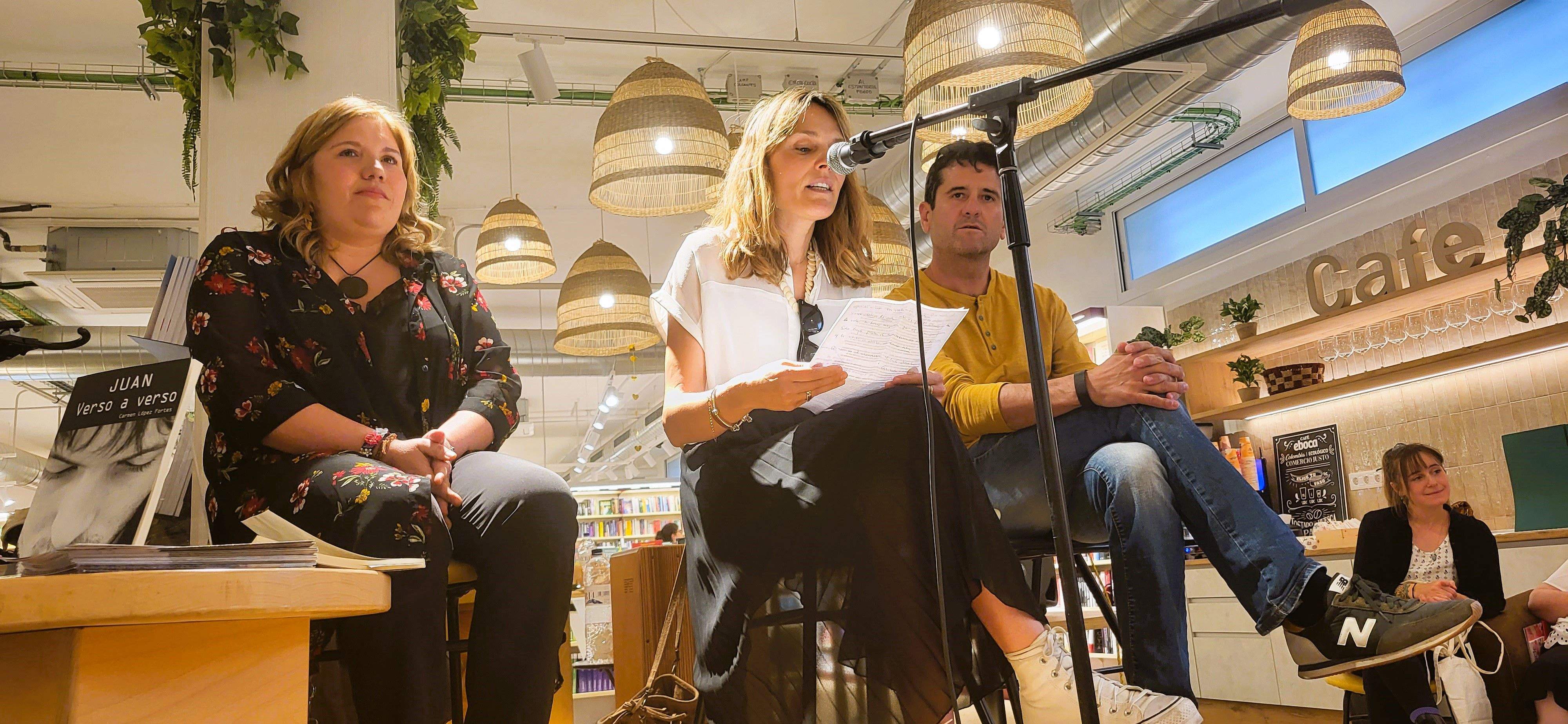 Presentación del libro "Juan, verso a verso" en Santos Ochoa. Foto Myriam Martínez