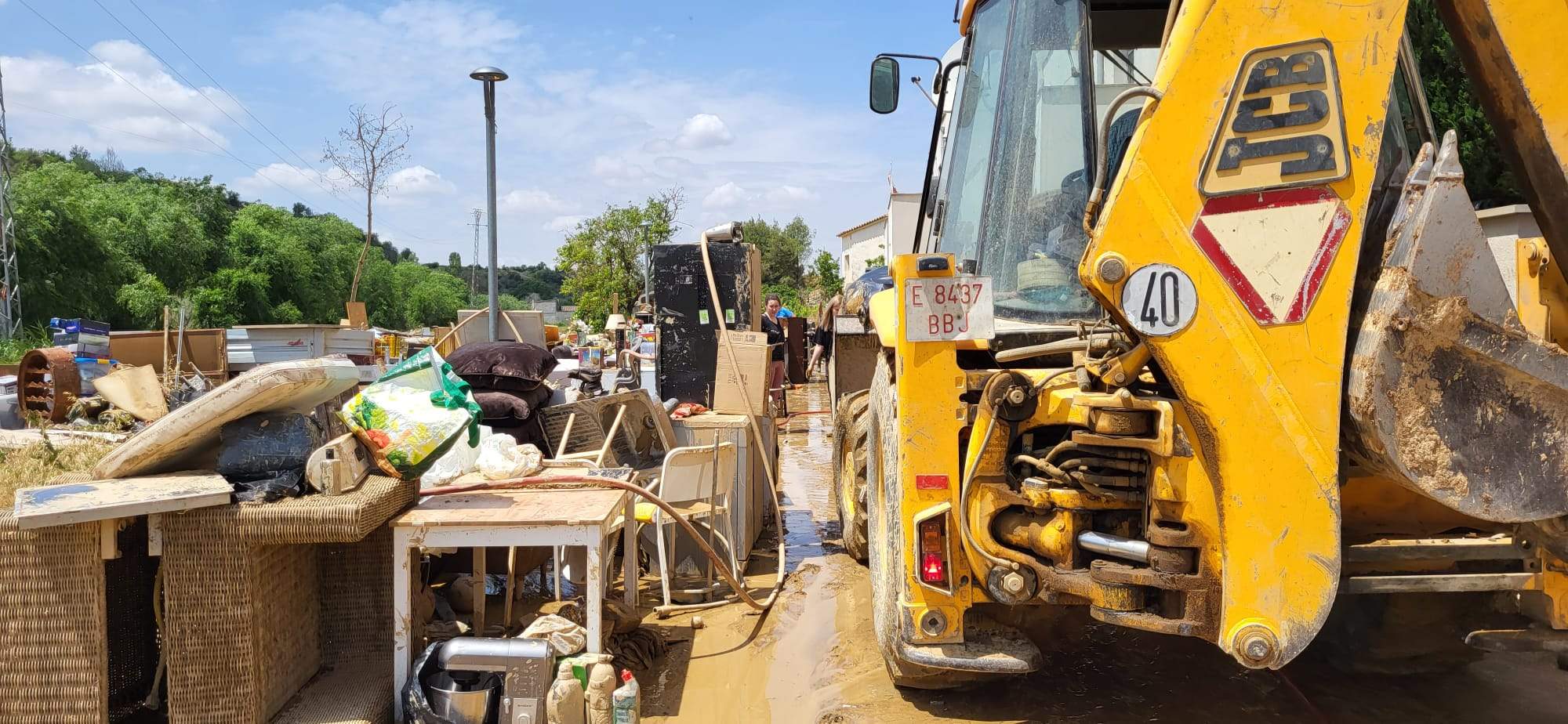 Tras la crecida del río en Pomar, toca restablecer la normalidad. Foto Mercedes Manterola