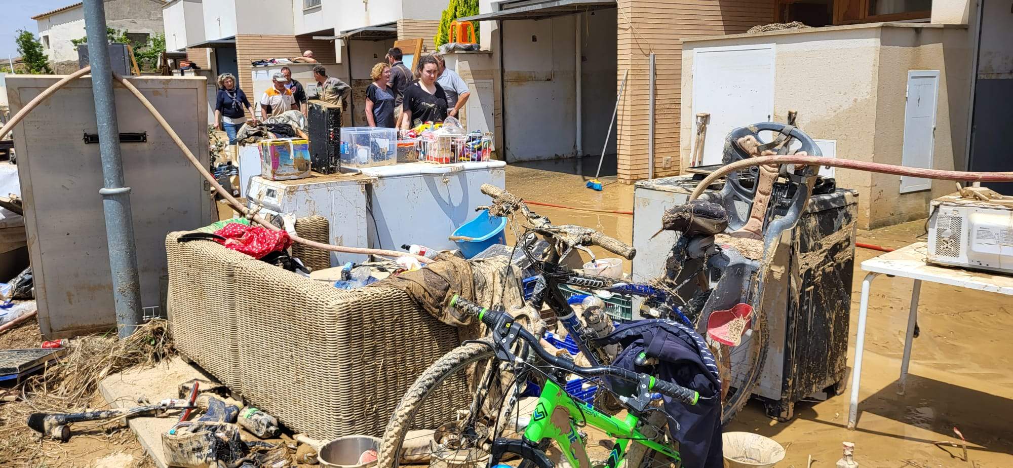 Tras la crecida del río en Pomar, toca restablecer la normalidad. Foto Mercedes Manterola