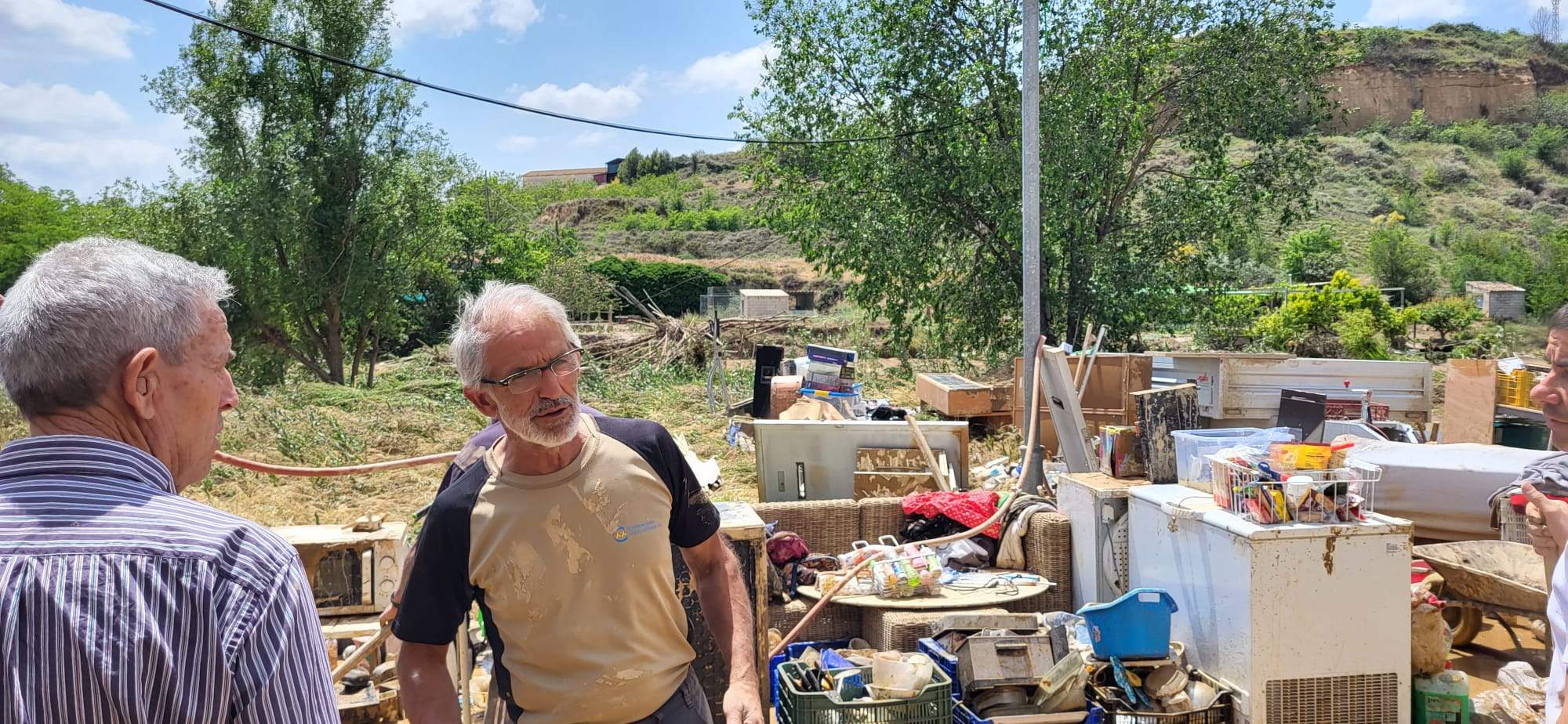 Tras la crecida del río en Pomar, toca restablecer la normalidad. Foto Mercedes Manterola