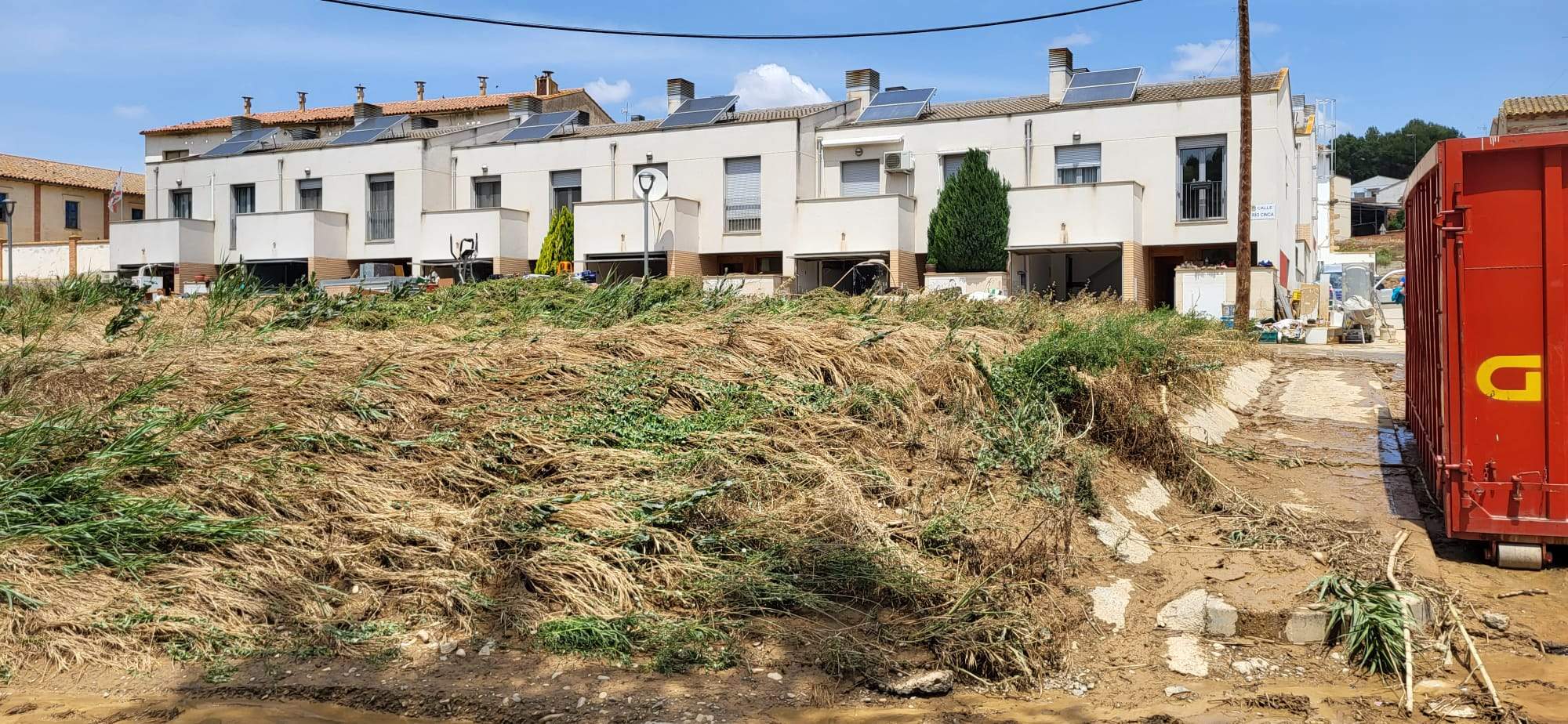 Tras la crecida del río en Pomar, toca restablecer la normalidad. Foto Mercedes Manterola