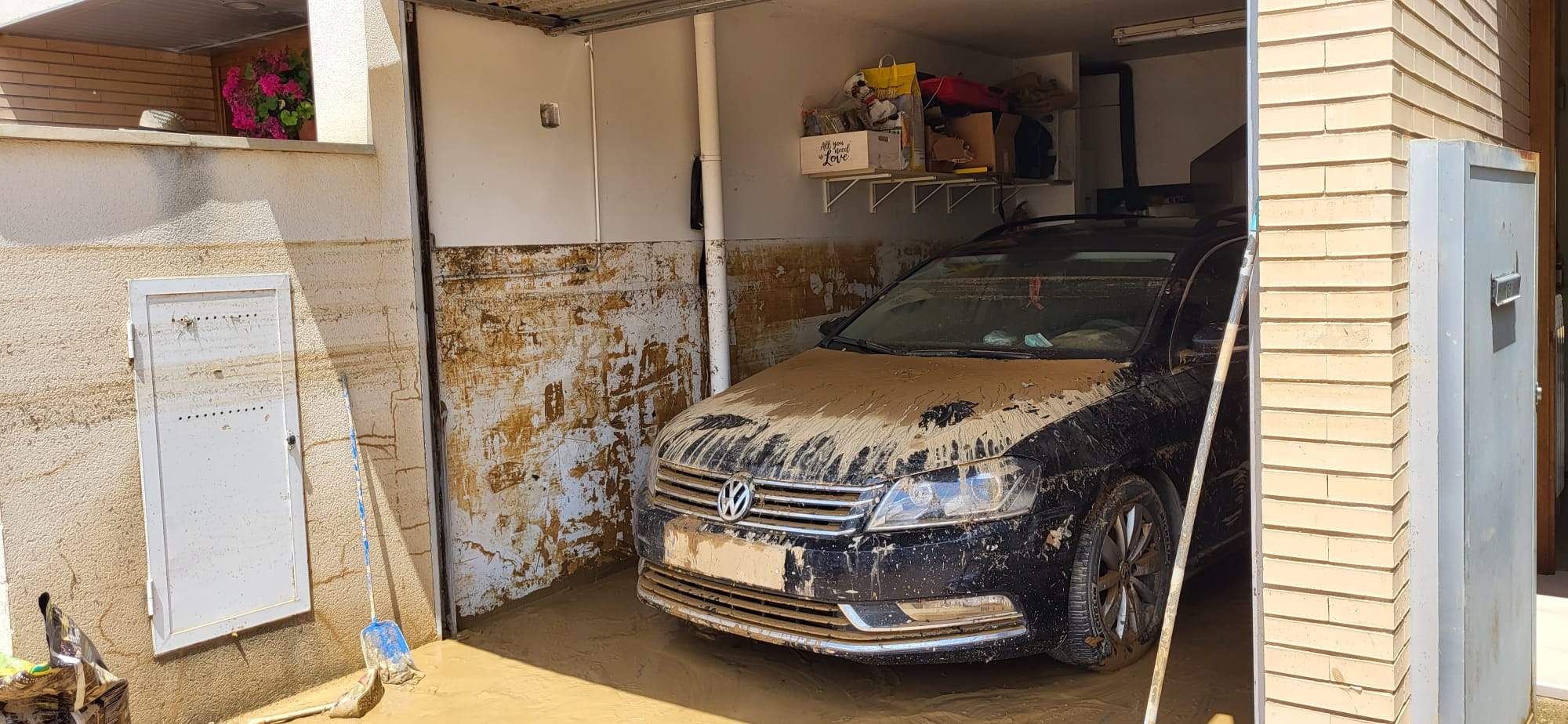 Tras la crecida del río en Pomar, toca restablecer la normalidad. Foto Mercedes Manterola