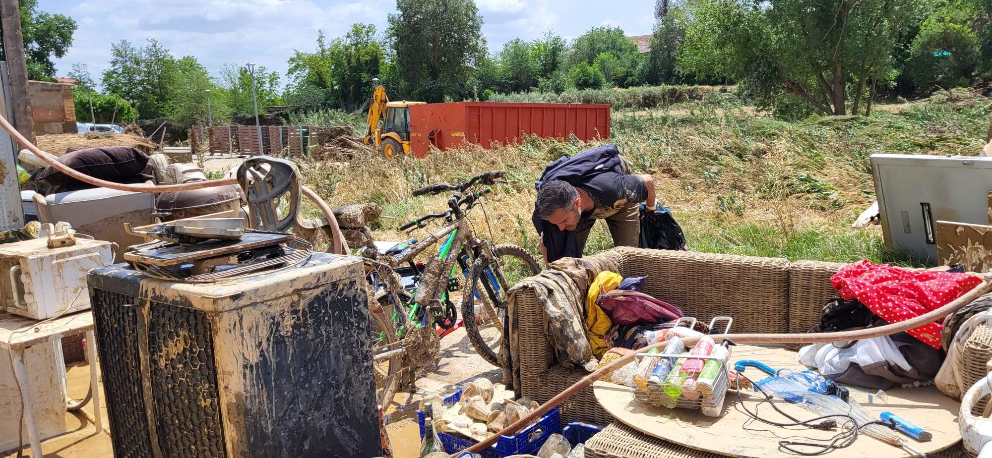 Tras la crecida del río en Pomar, toca restablecer la normalidad. Foto Mercedes Manterola