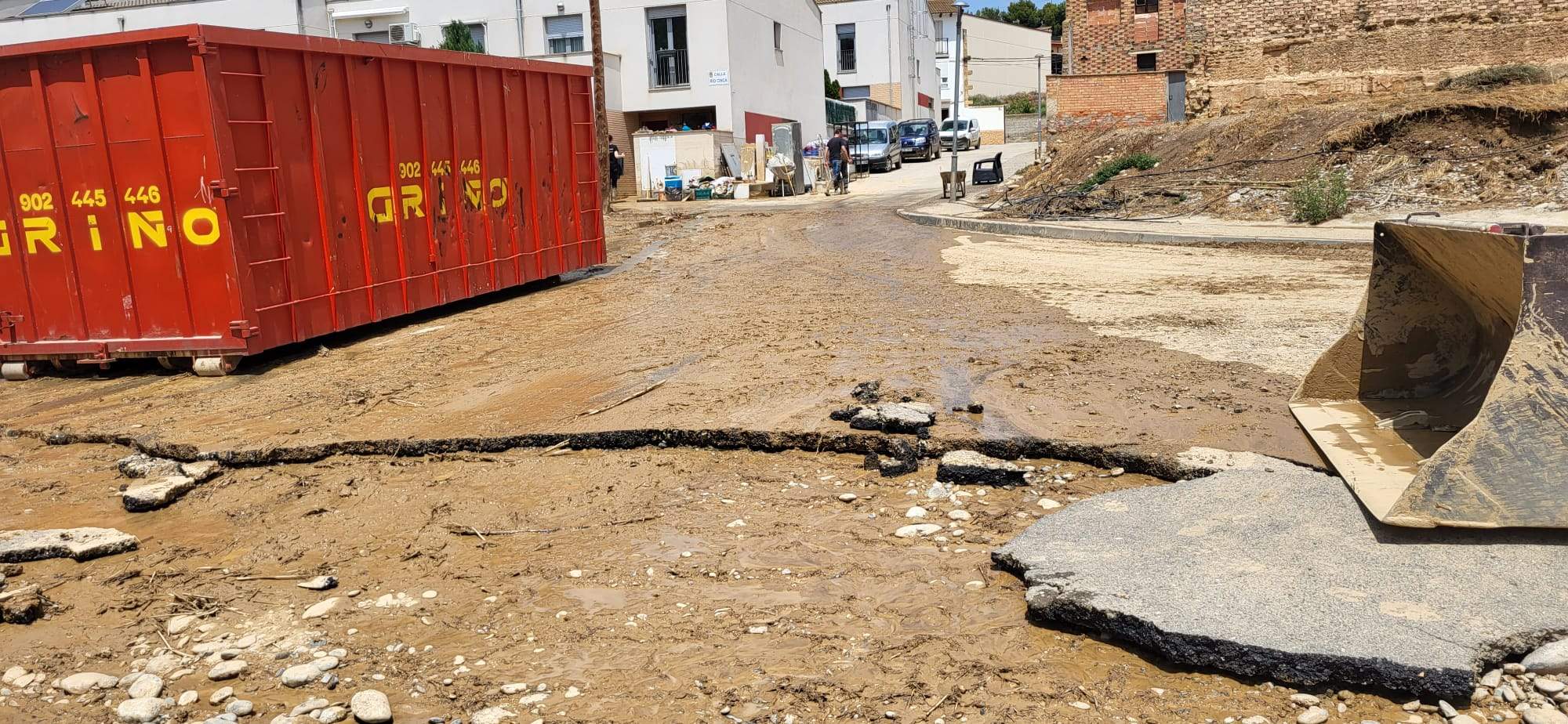 Tras la crecida del río en Pomar, toca restablecer la normalidad. Foto Mercedes Manterola
