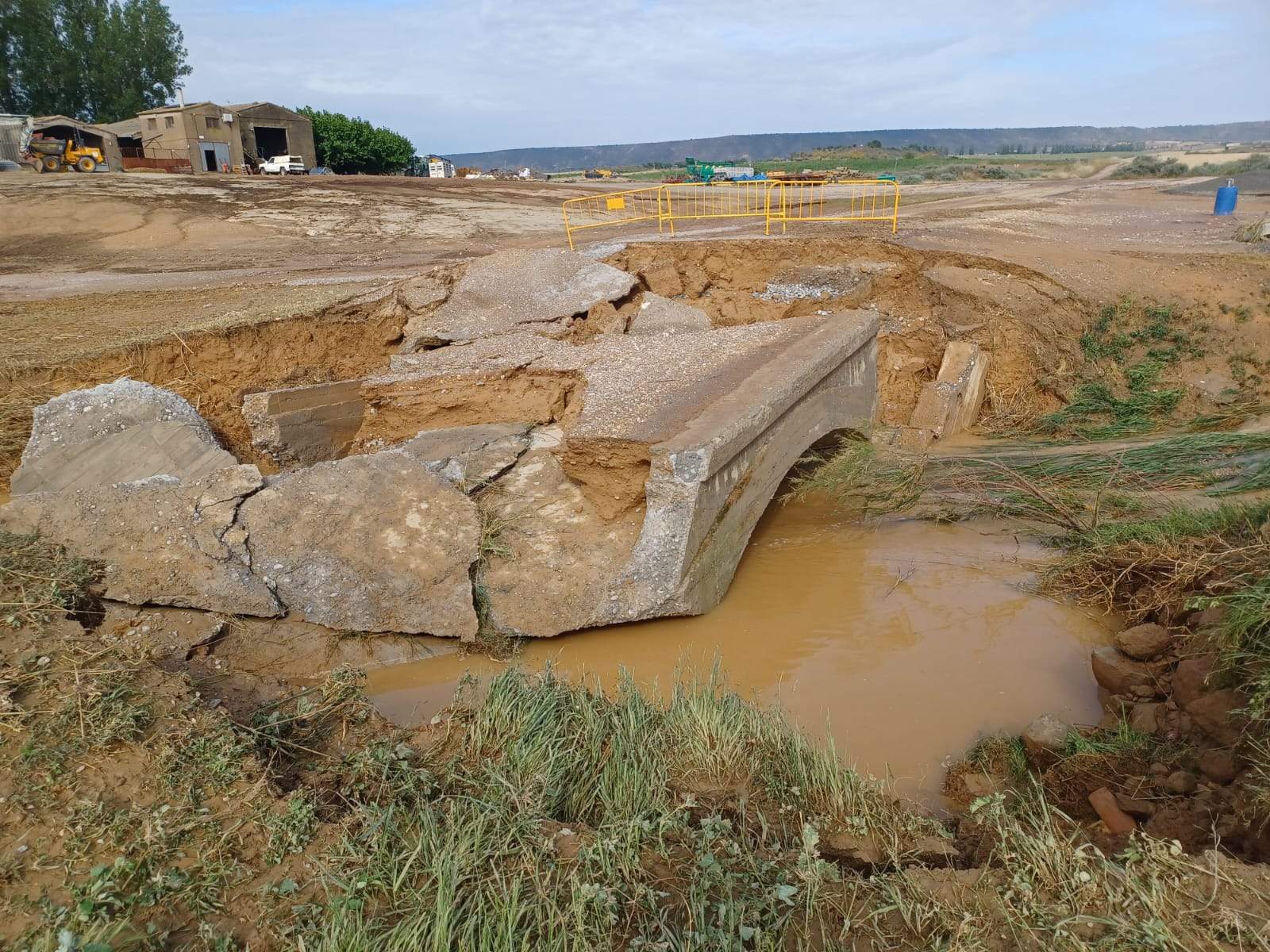 Daños causados por la lluvia en los caminos  rurales de la zona de Selgua y Monesma
