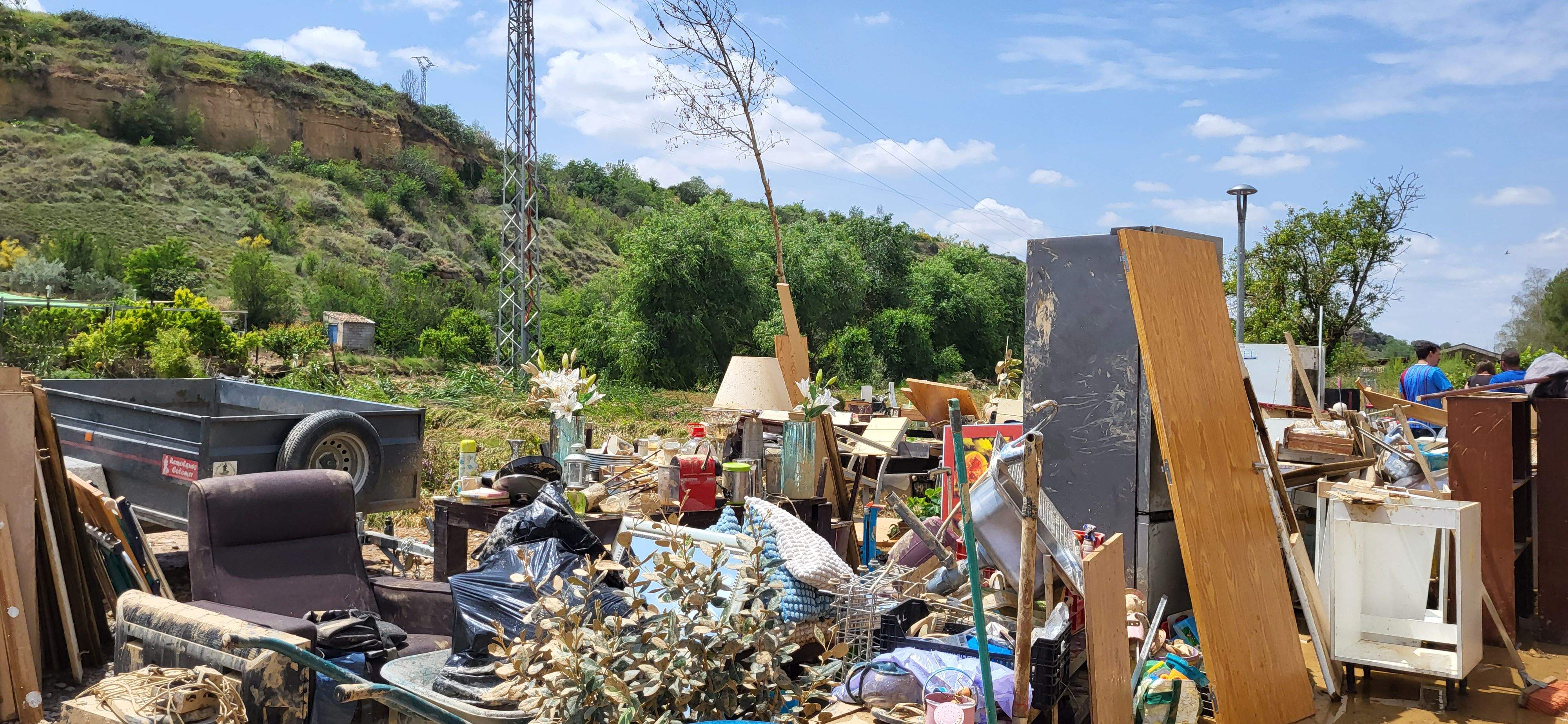 Tras la crecida del río en Pomar, toca restablecer la normalidad. Foto Mercedes Manterola