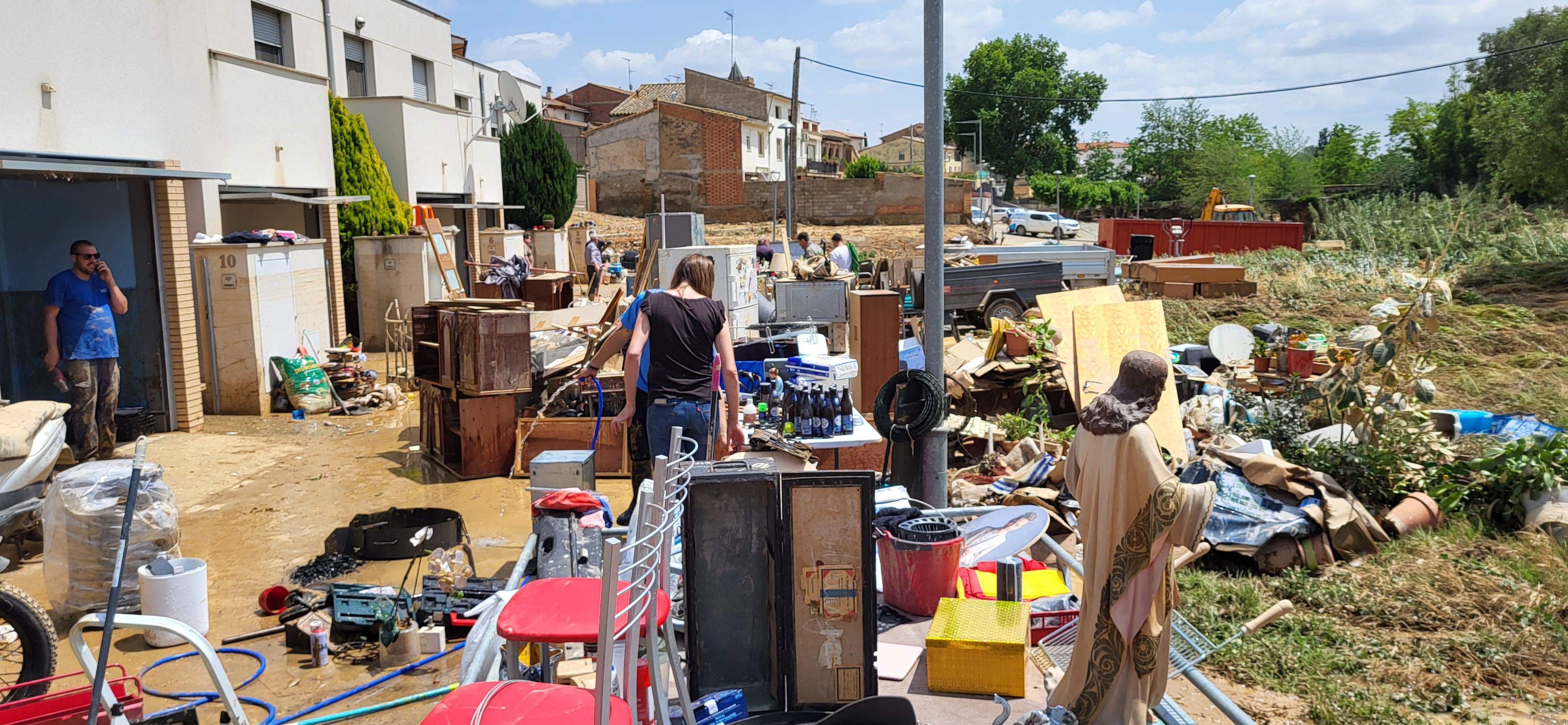 Tras la crecida del río en Pomar, toca restablecer la normalidad. Foto Mercedes Manterola