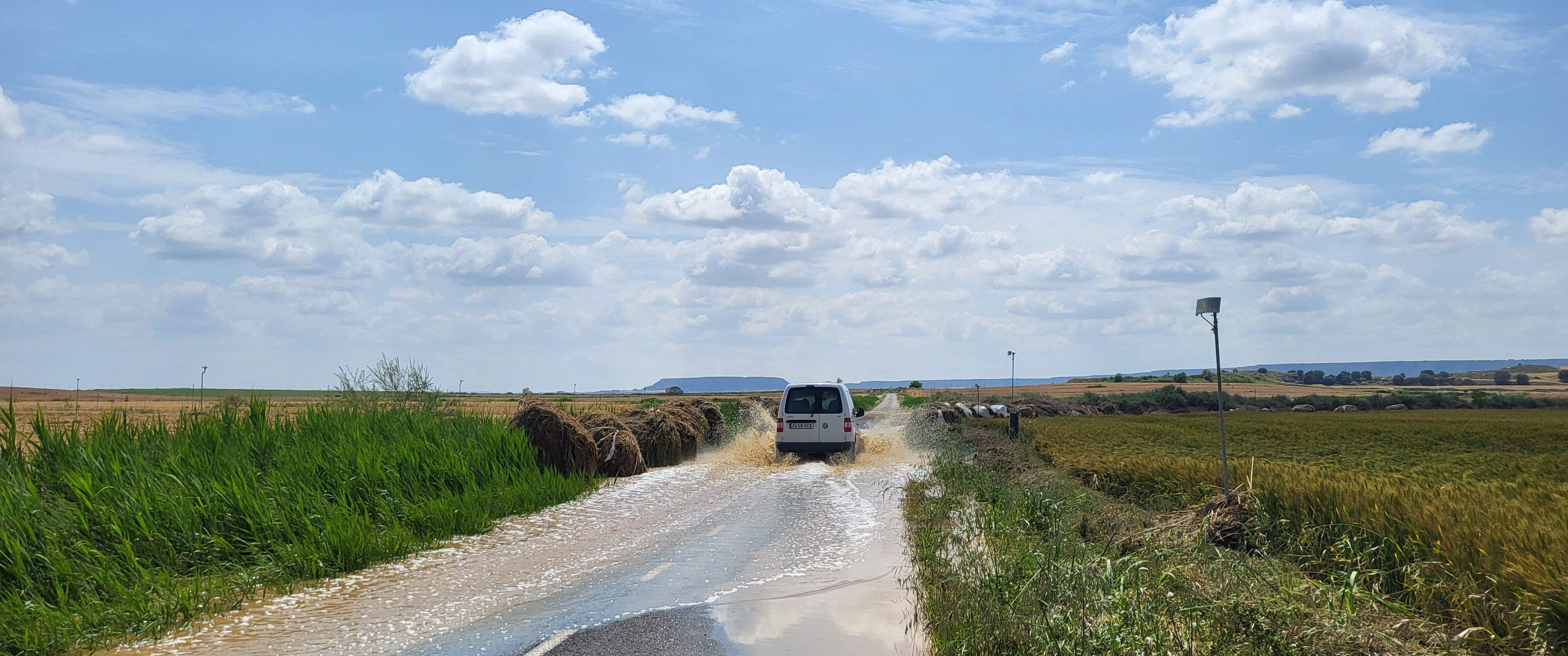 Carretera HU-V-8742, hacia Monesma en la mañana de este viernes. Foto: Mercedes Manterola