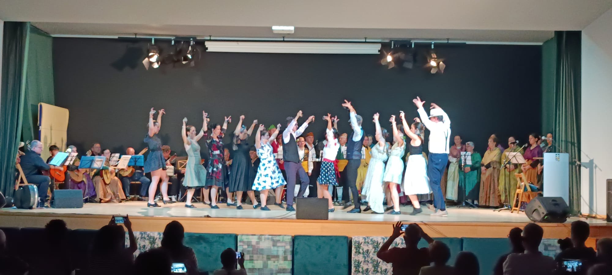 Final de curso de la Escuela de Folklore y Música de Huesca 