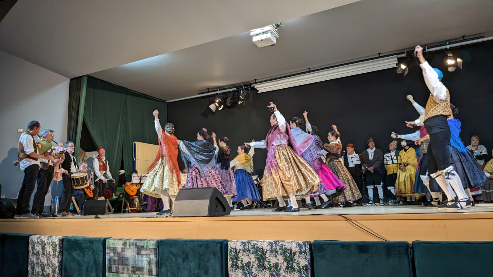 Final de curso de la Escuela de Folklore y Música de Huesca 