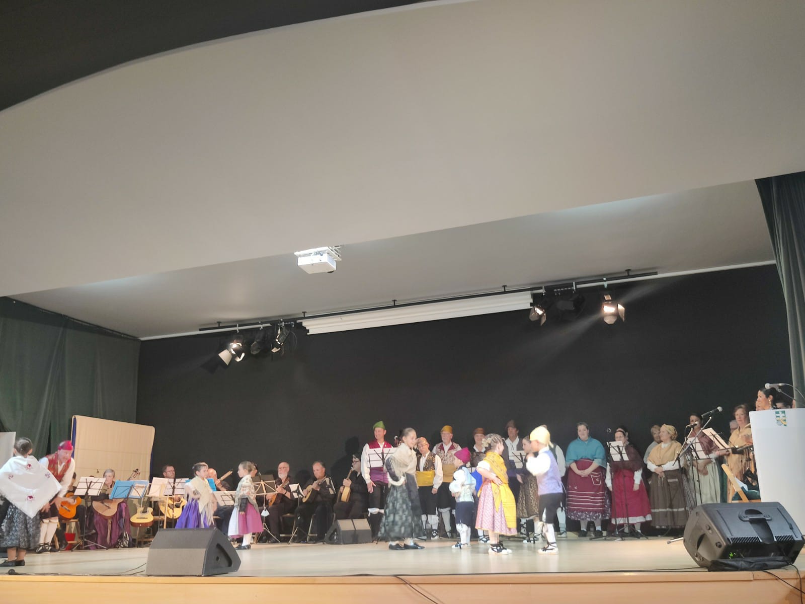 Final de curso de la Escuela de Folklore y Música de Huesca 