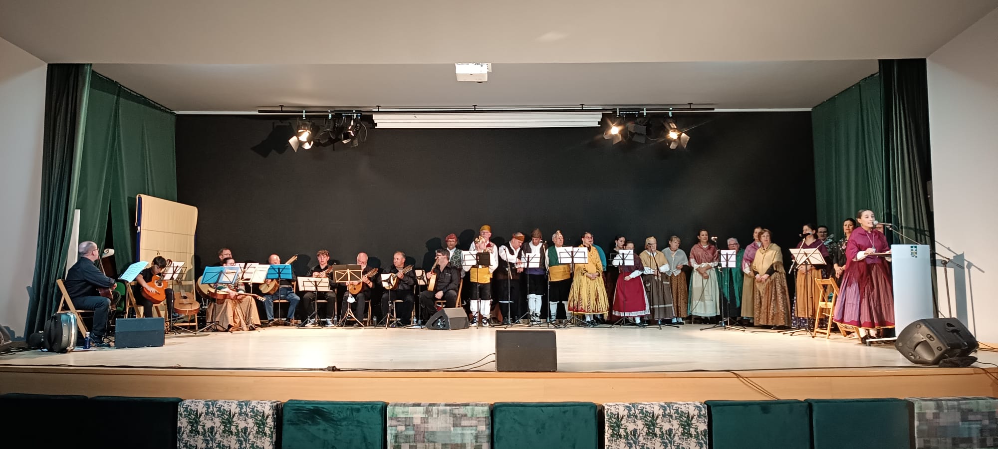 Final de curso de la Escuela de Folklore y Música de Huesca 