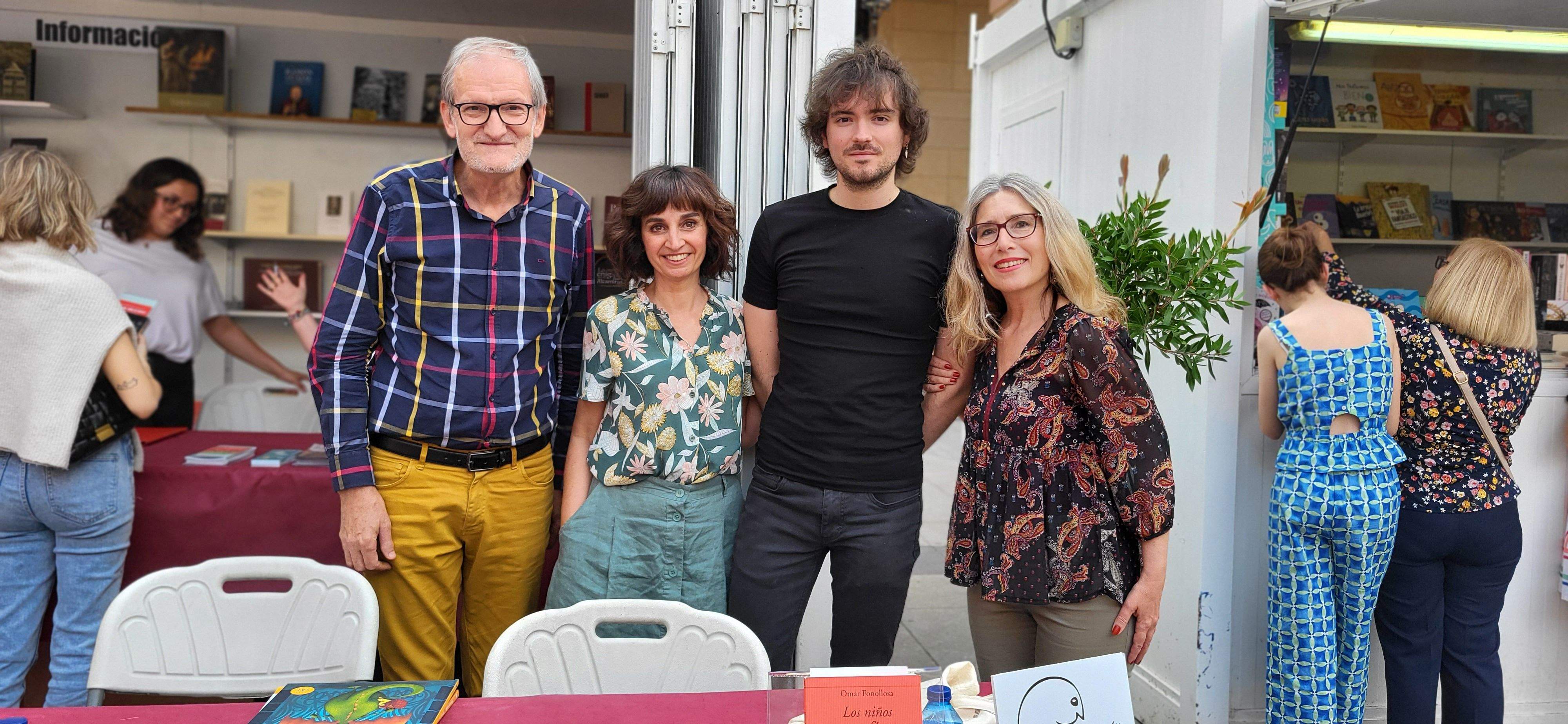 José Antonio Adell, Patricia Gayán, Omar y Cris Bernadó. "Los niños no ven féretros", una hoja de reclamaciones contra el velocísimo paso del tiempo. Foto Myriam Martínez