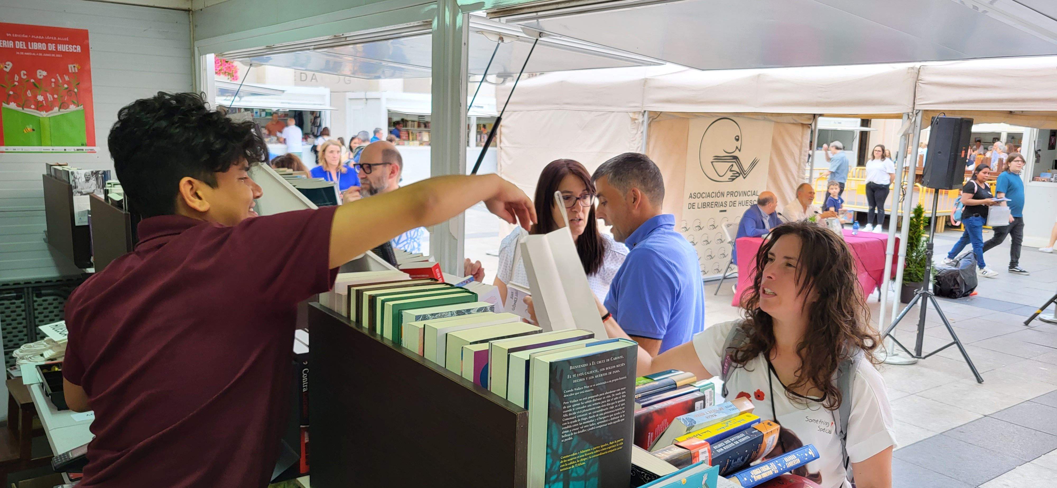 Jornada del sábado 27, en la 39ª Feria del libro de Huesca. Foto Myriam Martínez