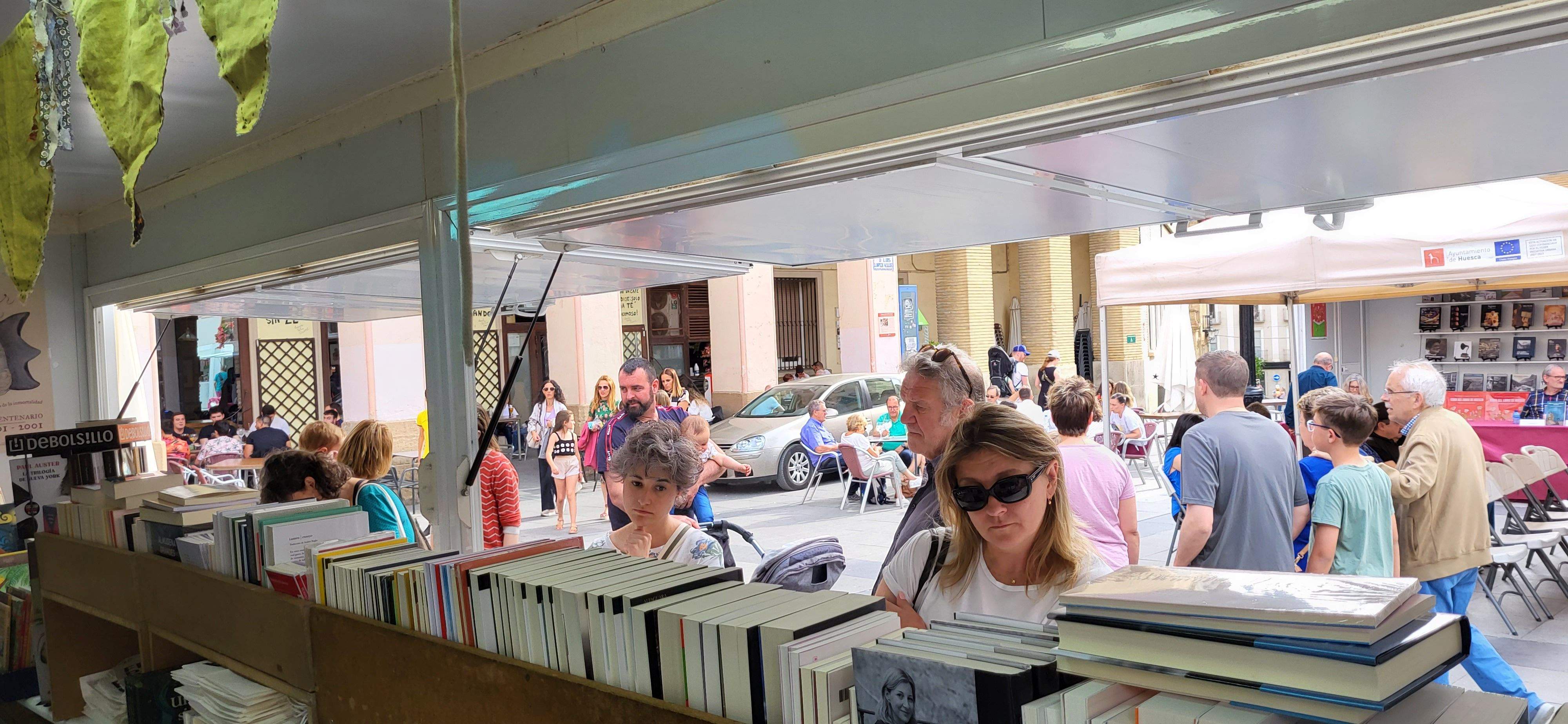 Jornada del sábado 27, en la 39ª Feria del libro de Huesca. Foto Mercedes Manterola