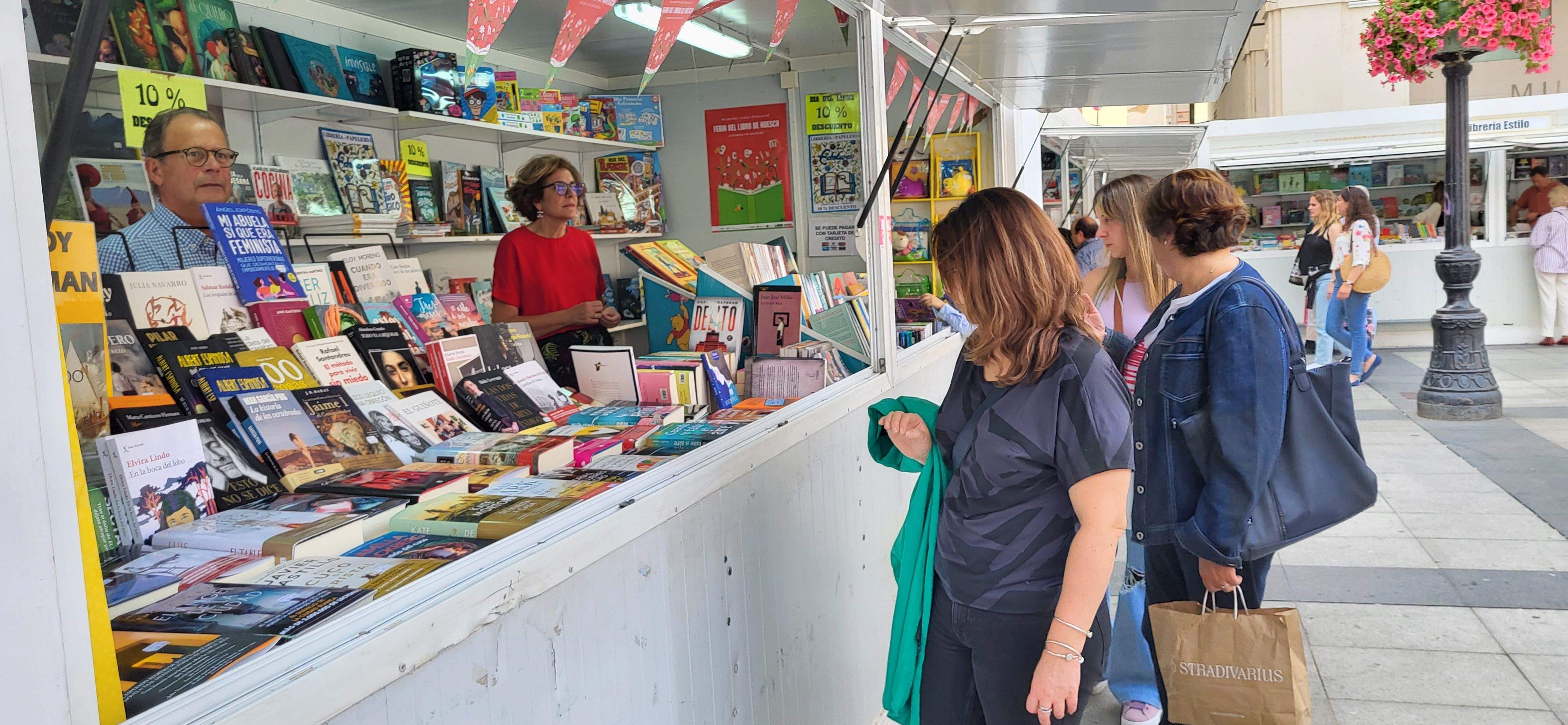 Jornada del sábado 27, en la 39ª Feria del libro de Huesca. Foto Mercedes Manterola