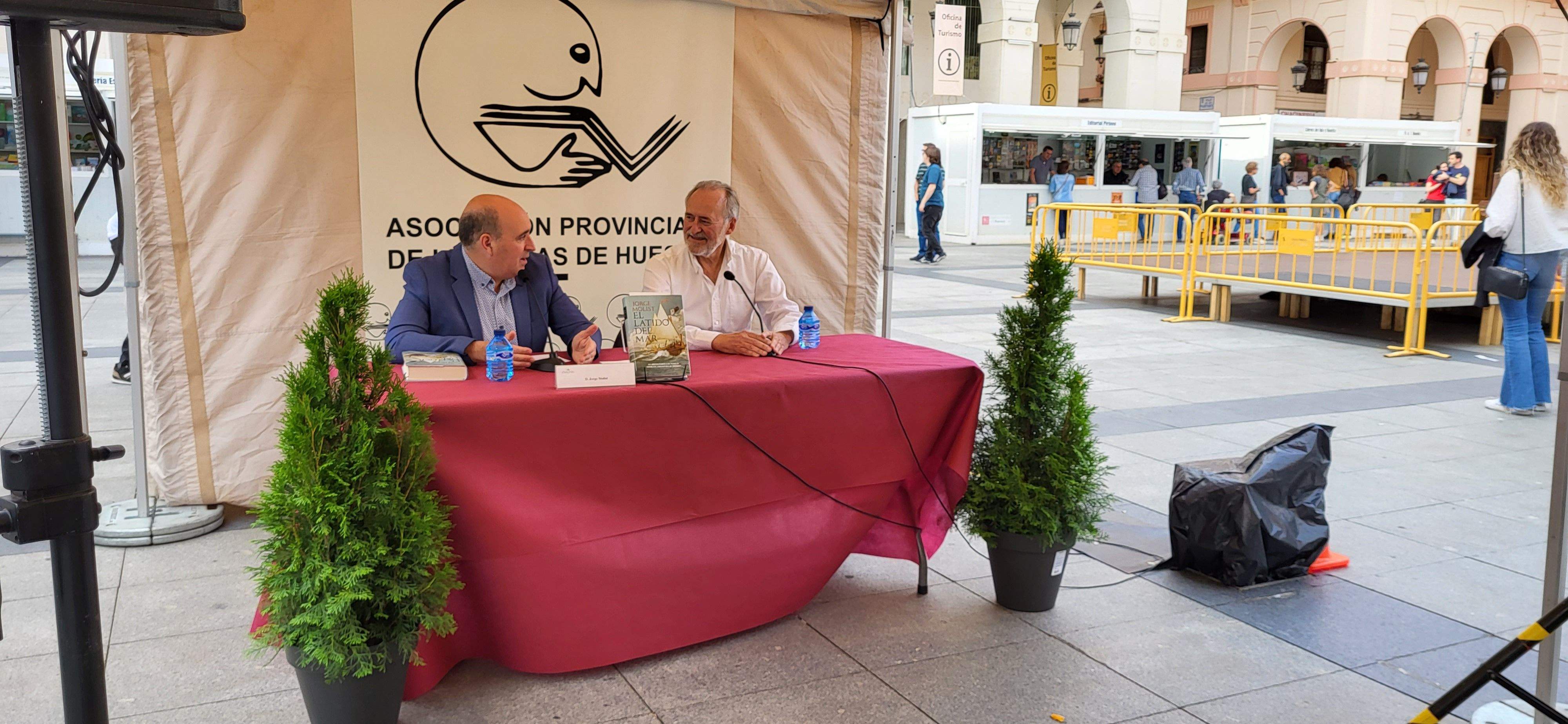 Jornada del sábado 27, en la 39ª Feria del libro de Huesca. Foto Mercedes Manterola
