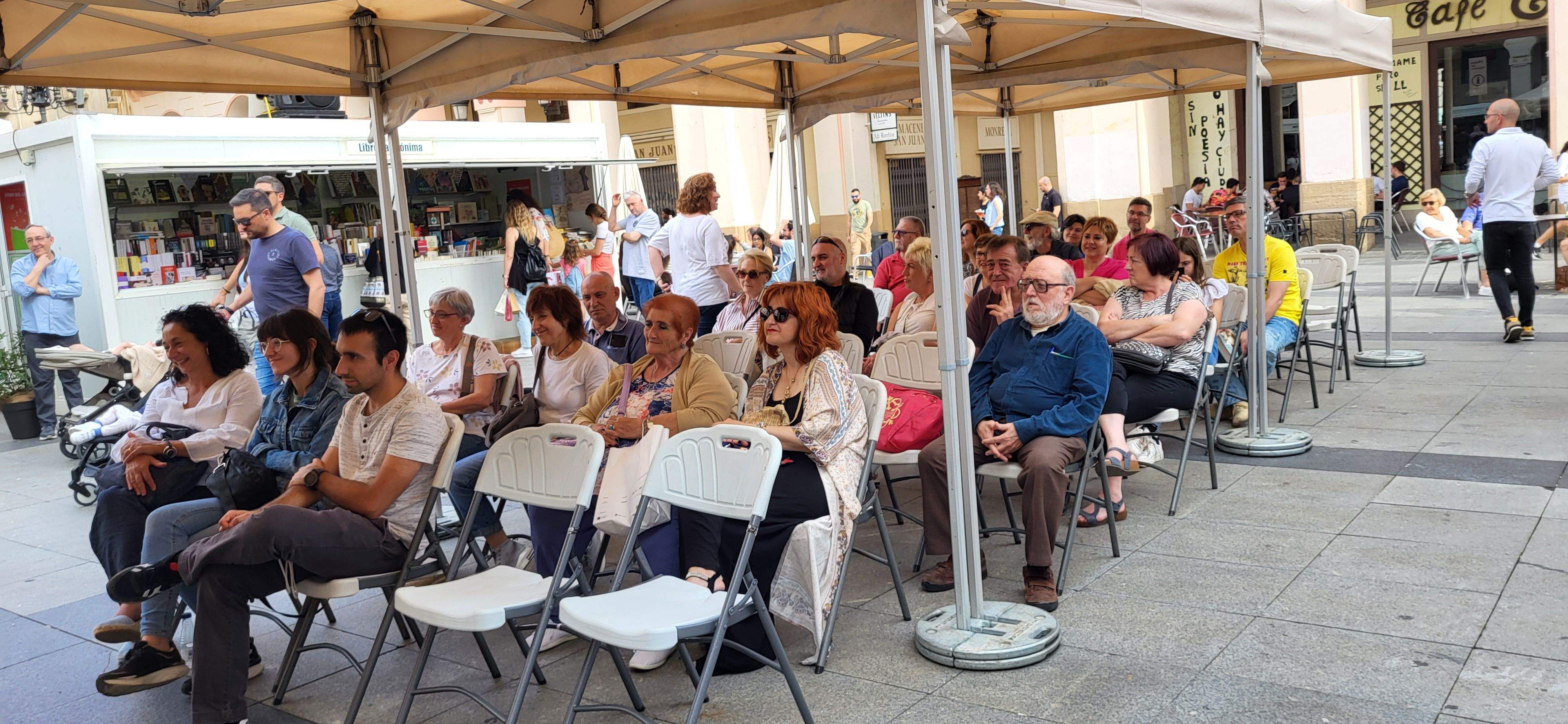 Jornada del sábado 27, en la 39ª Feria del libro de Huesca. Foto Mercedes Manterola