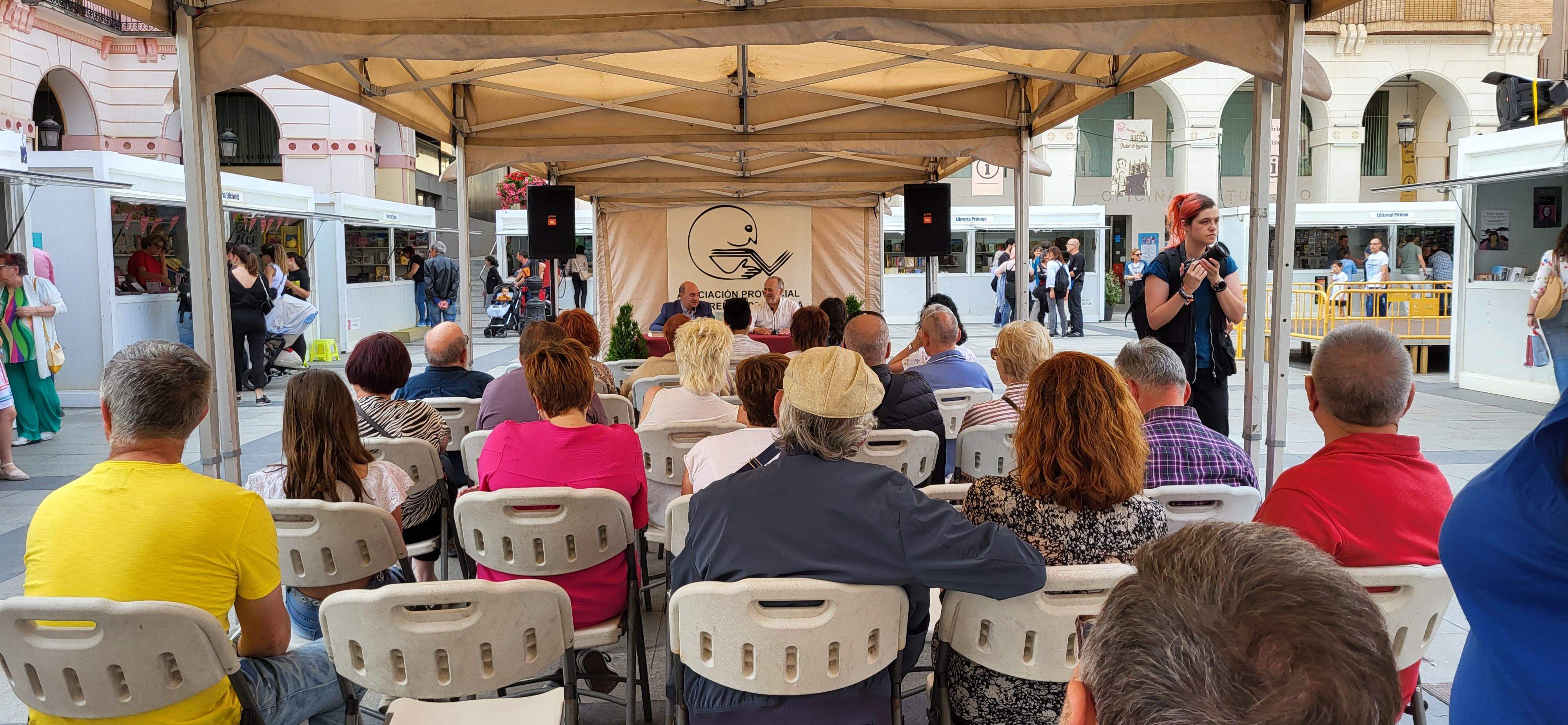 Jornada del sábado 27, en la 39ª Feria del libro de Huesca. Foto Mercedes Manterola