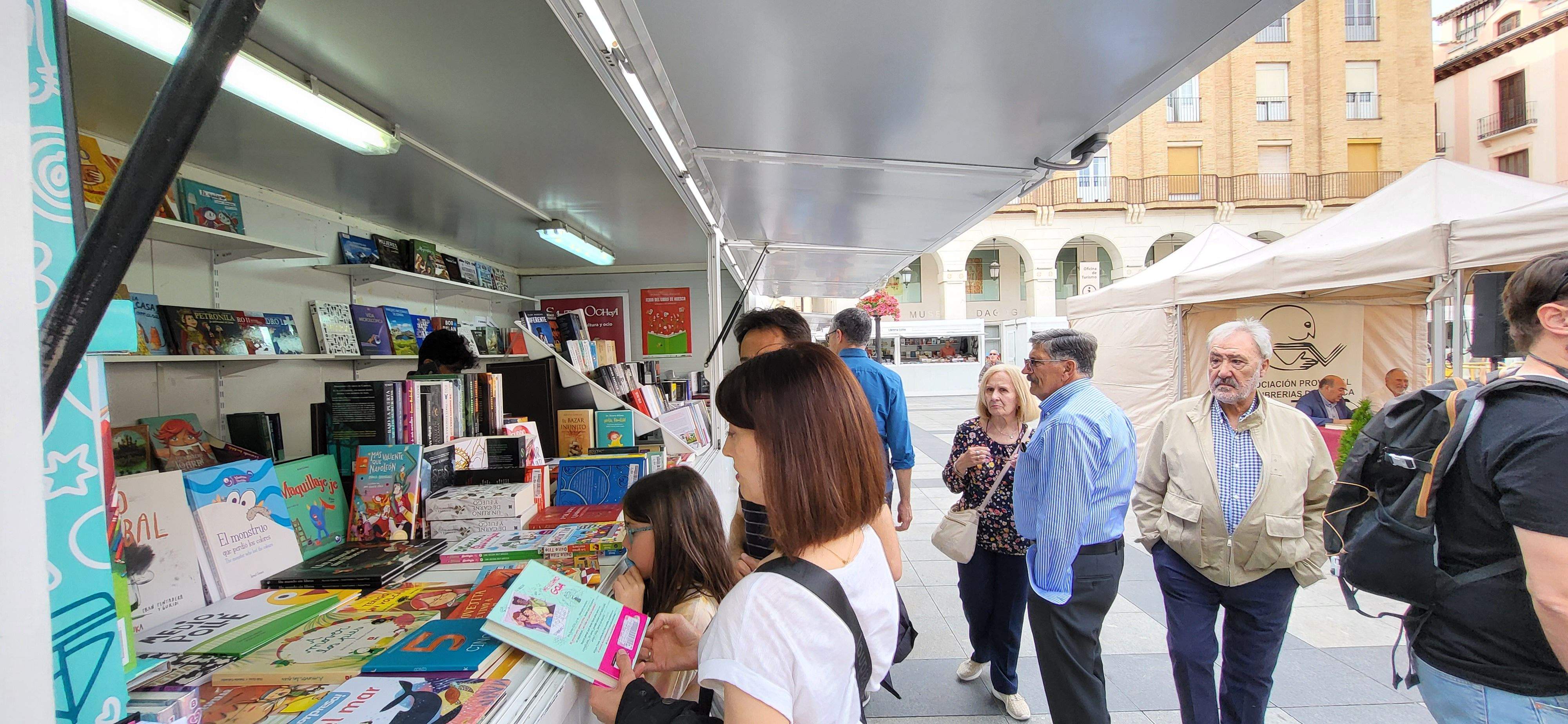 Jornada del sábado 27, en la 39ª Feria del libro de Huesca. Foto Mercedes Manterola