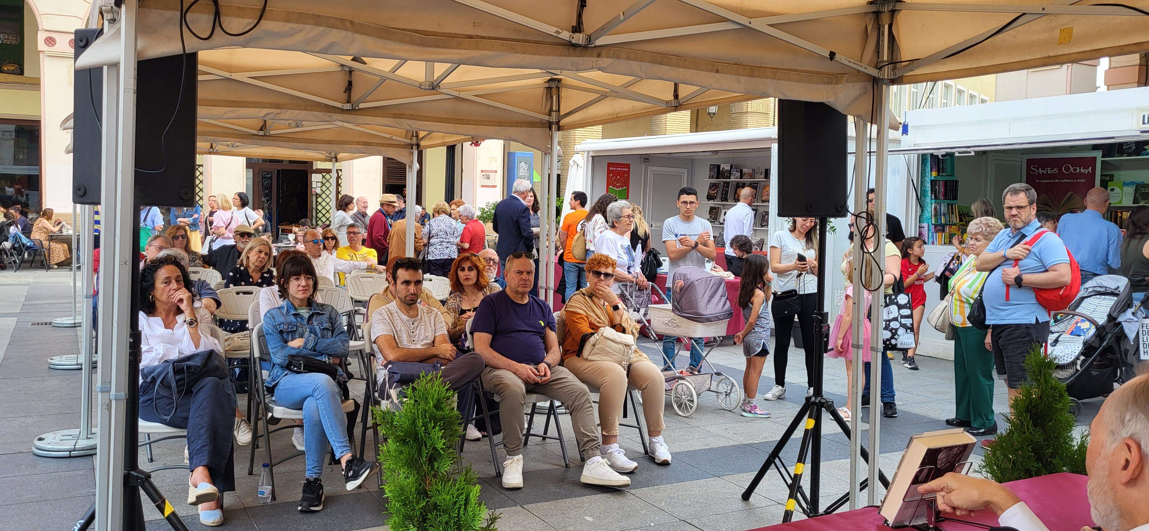 Jornada del sábado 27, en la 39ª Feria del libro de Huesca. Foto Mercedes Manterola