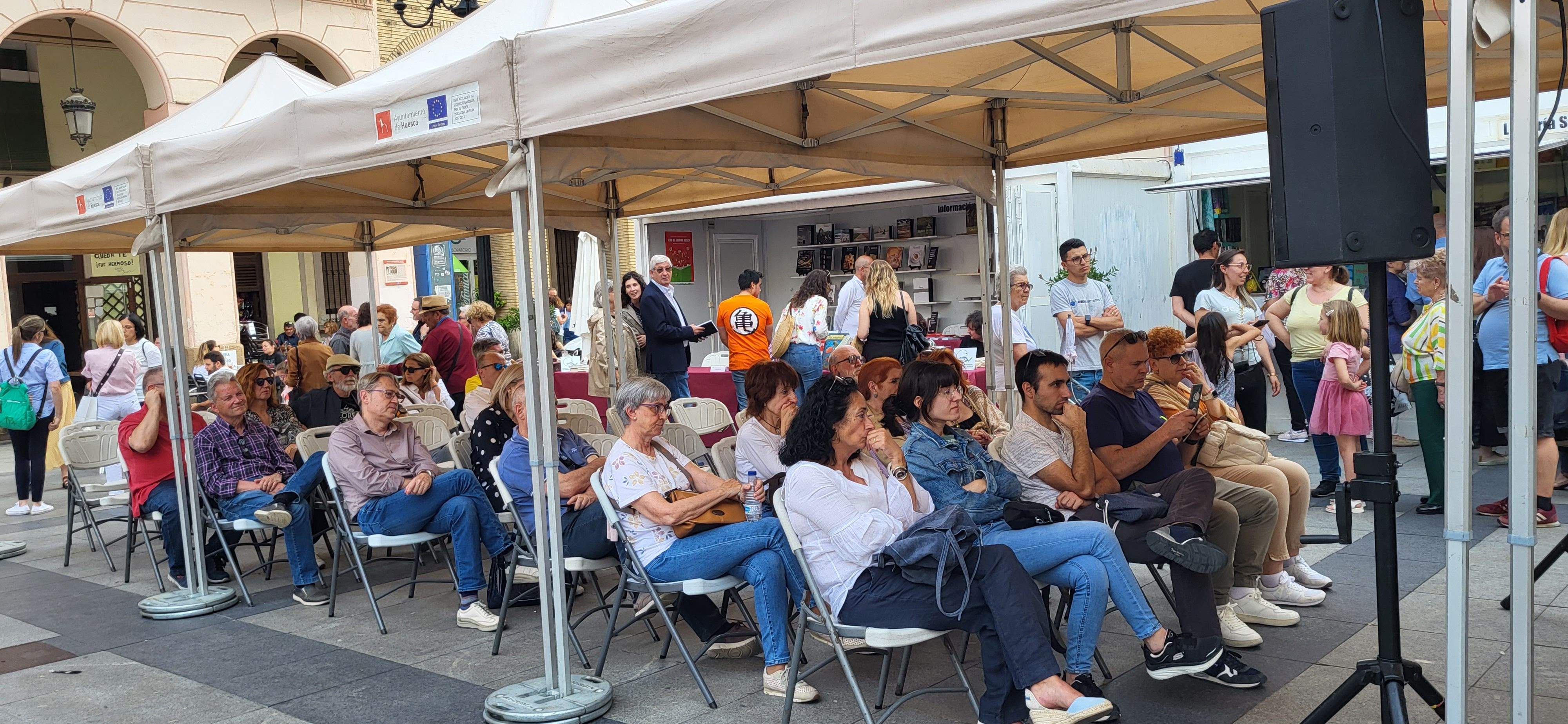Jornada del sábado 27, en la 39ª Feria del libro de Huesca. Foto Mercedes Manterola