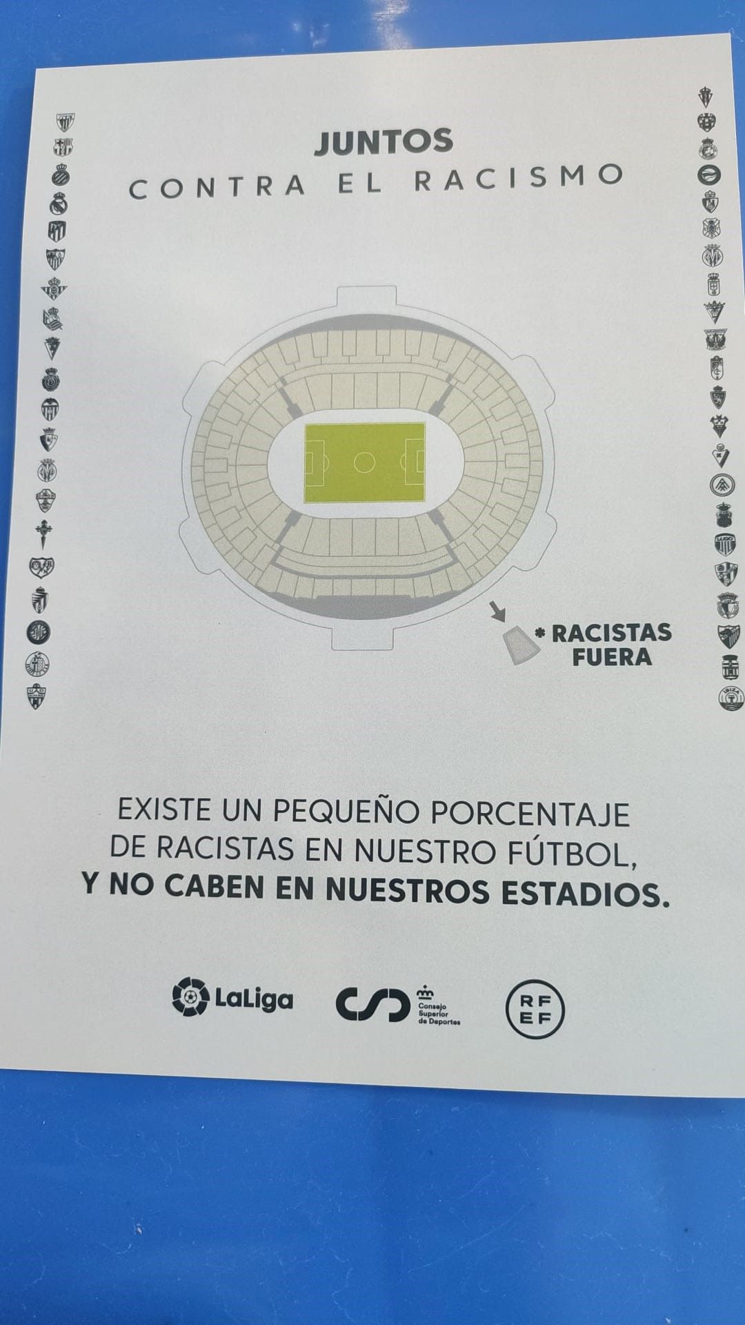 Cartel contra el racismo