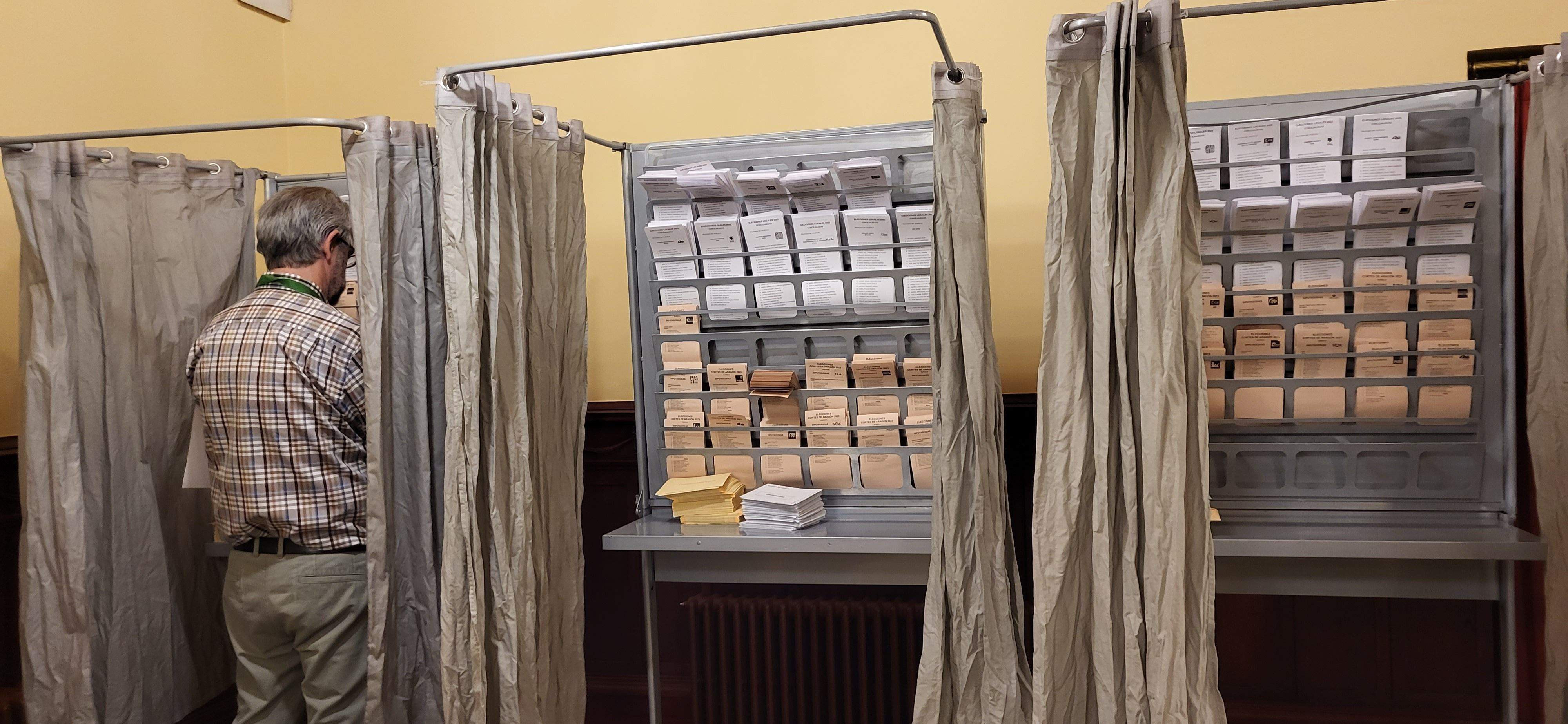 Votaciones en el Casino de Huesca este 28M de 2023. Foto Mercedes Manterola