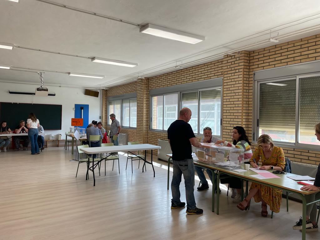 Colegio electoral en Almudévar