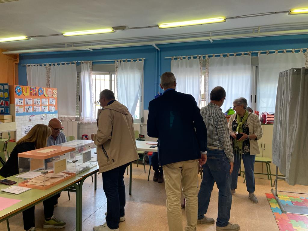 Colegio electoral en Almudévar