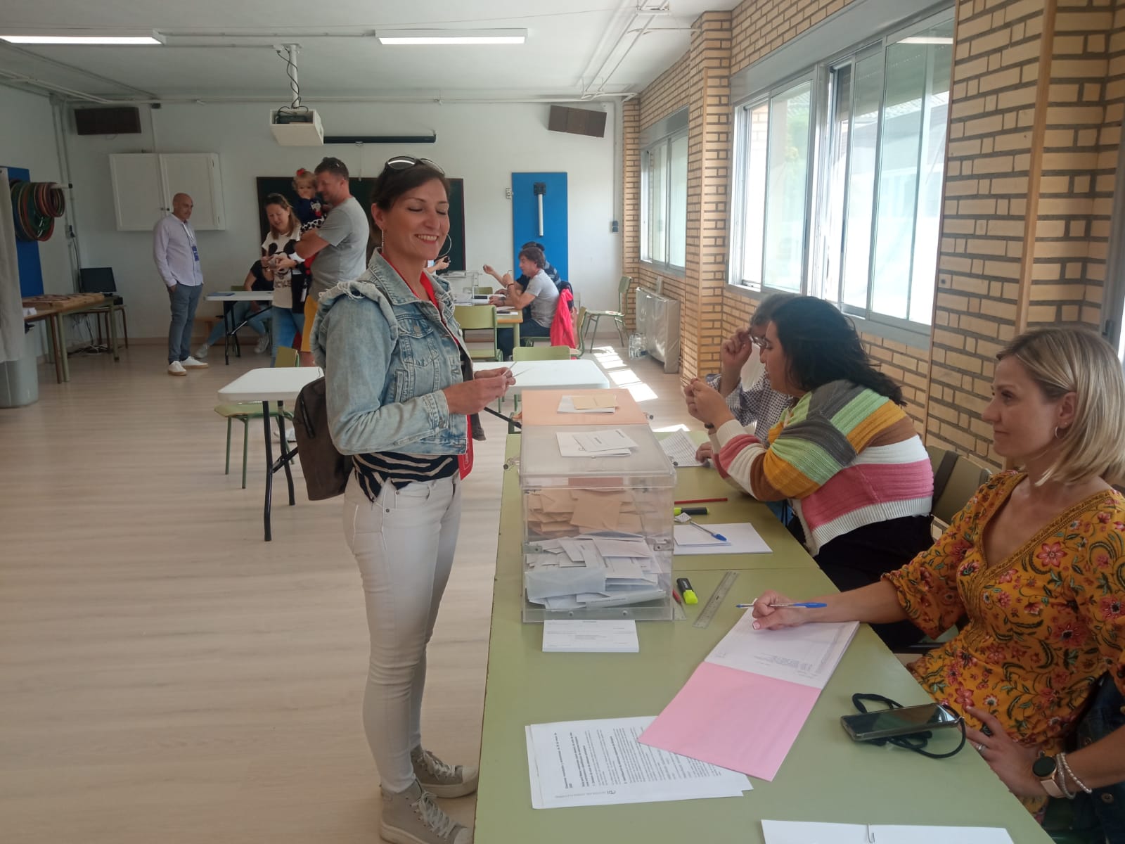 Colegio electoral en Almudévar