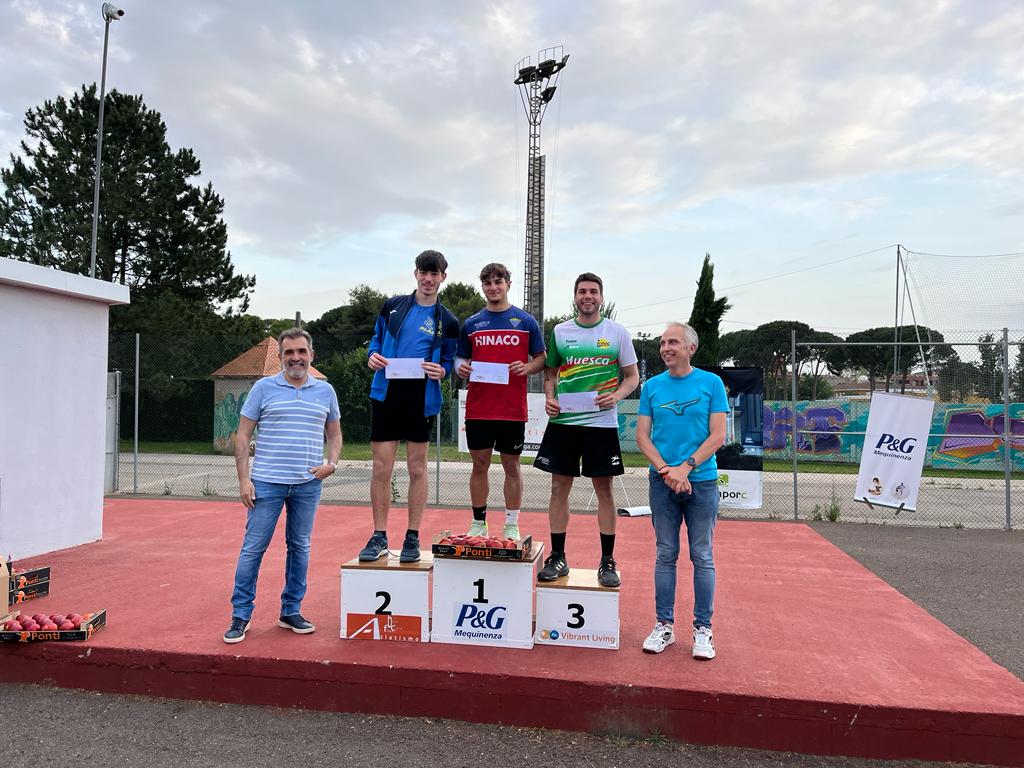 Meeting de Atletismo Ciudad de Fraga-Podio de longitud con Jairo Román y Lorien Lafontana