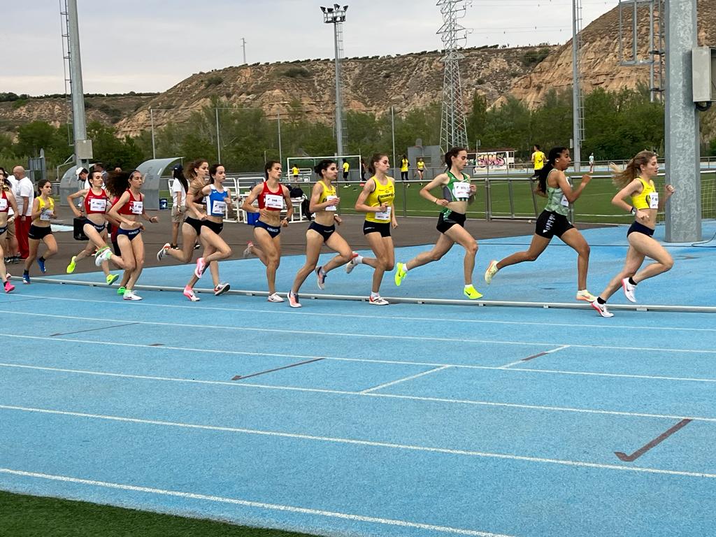 Meeting de Atletismo Ciudad de Fraga. Carrera del 1.500 femenino.