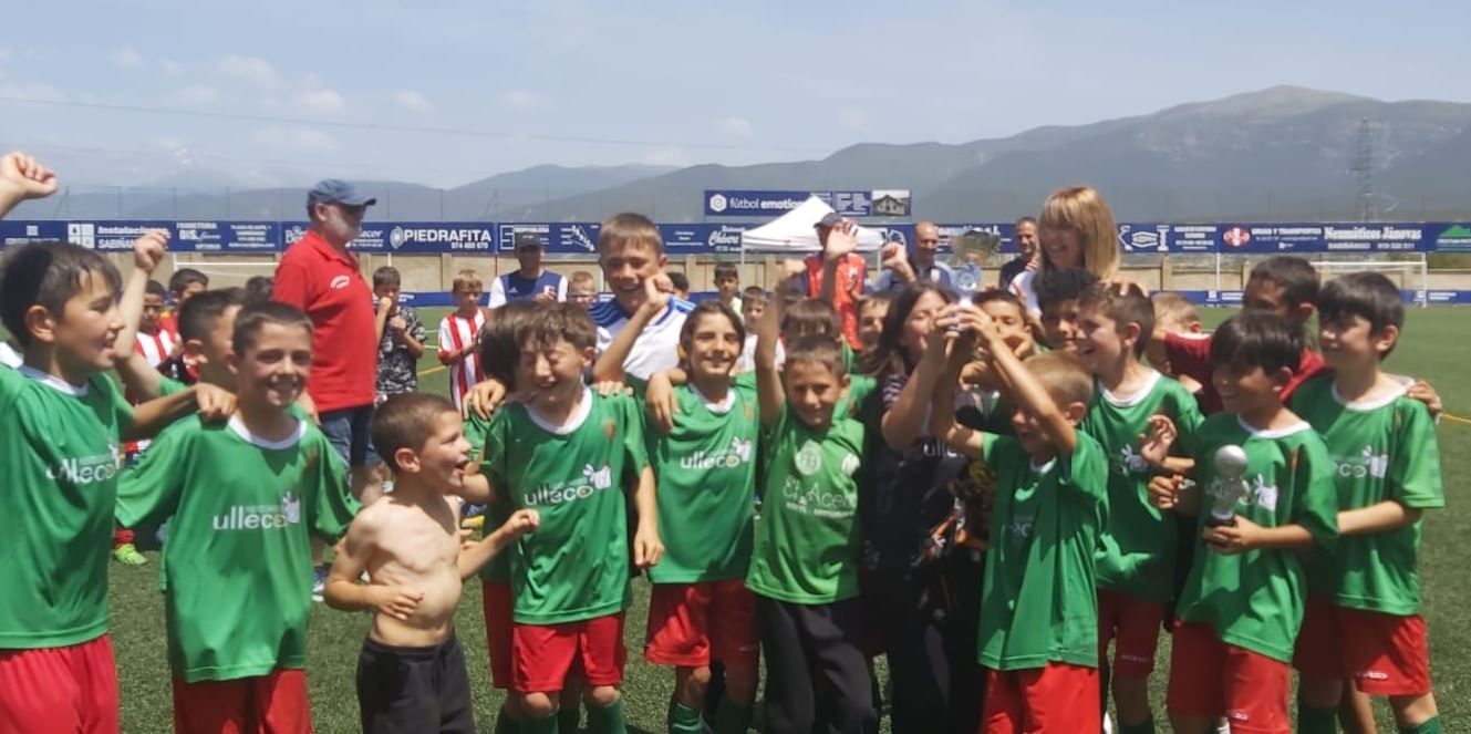 El Jacetano, campeón benjamín. Foto Deporte Cantera Sabiñánigo
