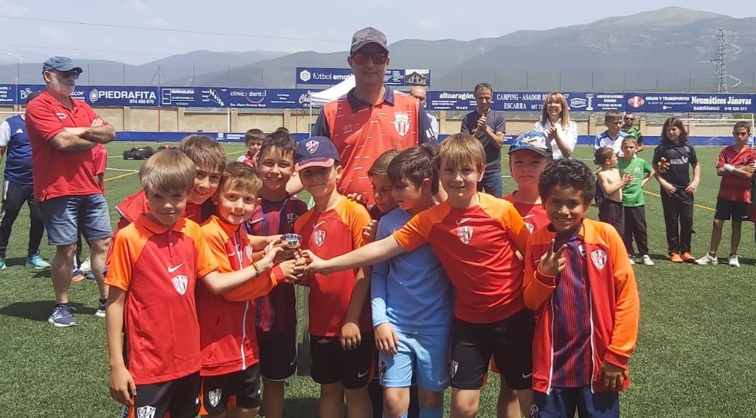 SD Huesca, cuarto clasificado benjamín. Foto Deporte Cantera Sabiñánigo