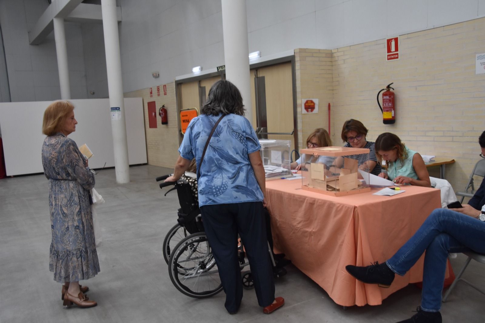 Colegio electoral en Barbastro
