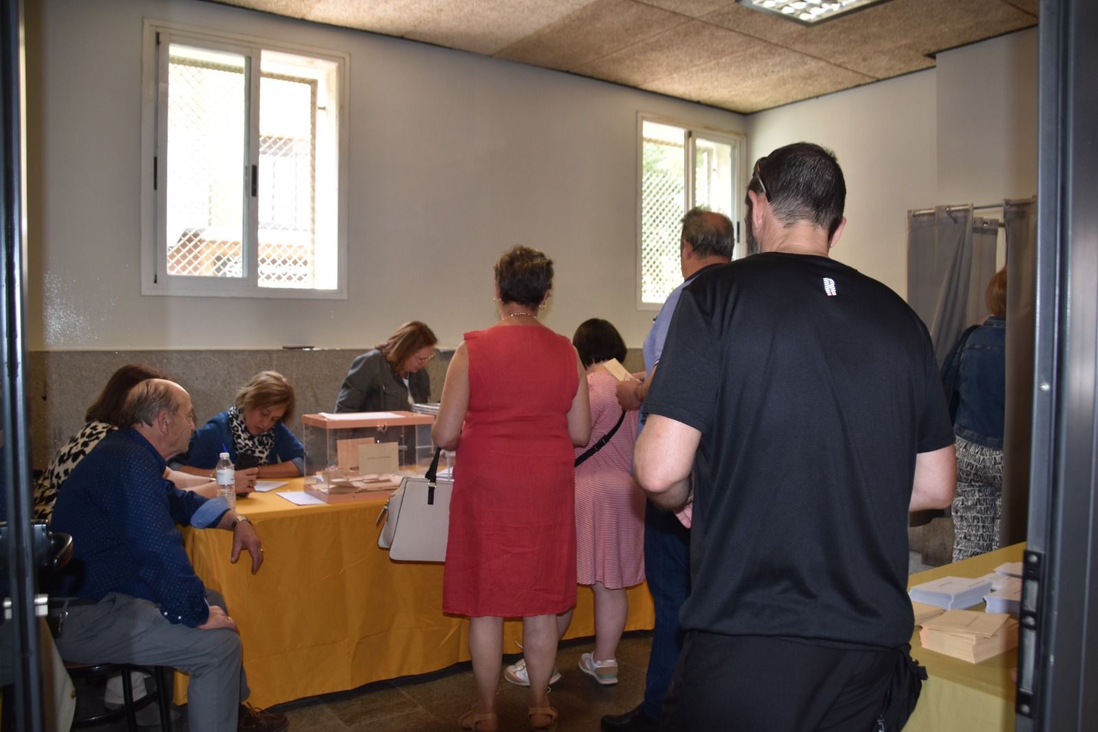 Colegio electoral en Barbastro