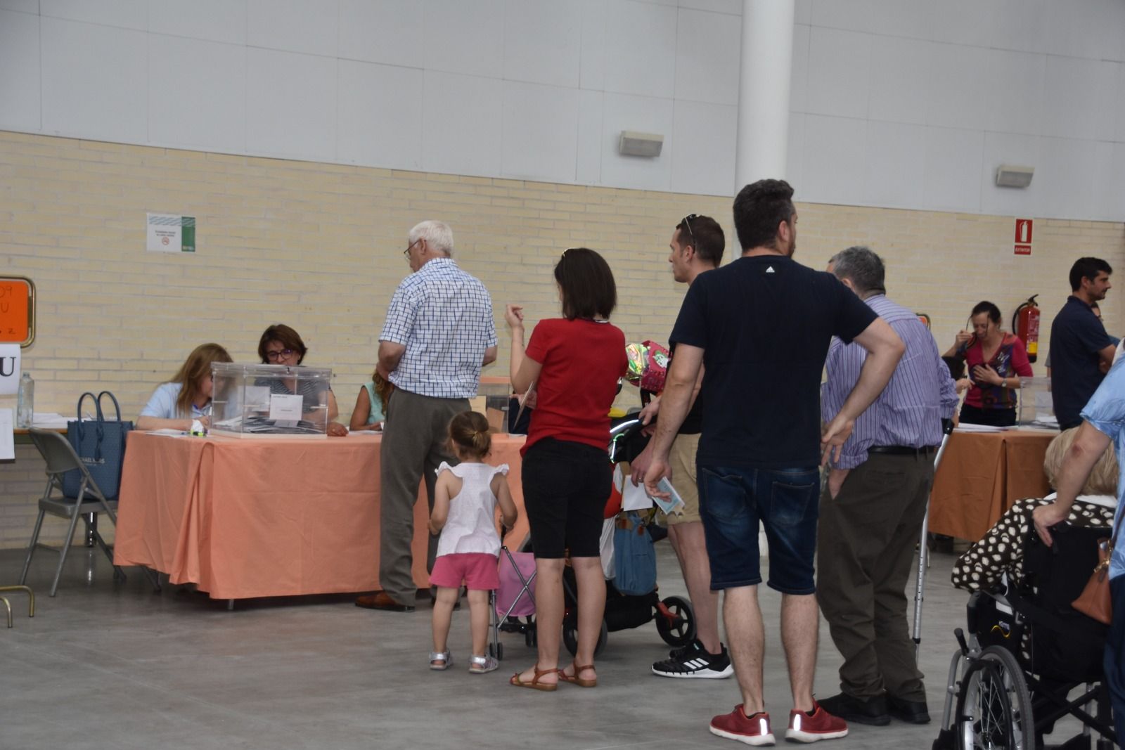 Colegio electoral en Barbastro