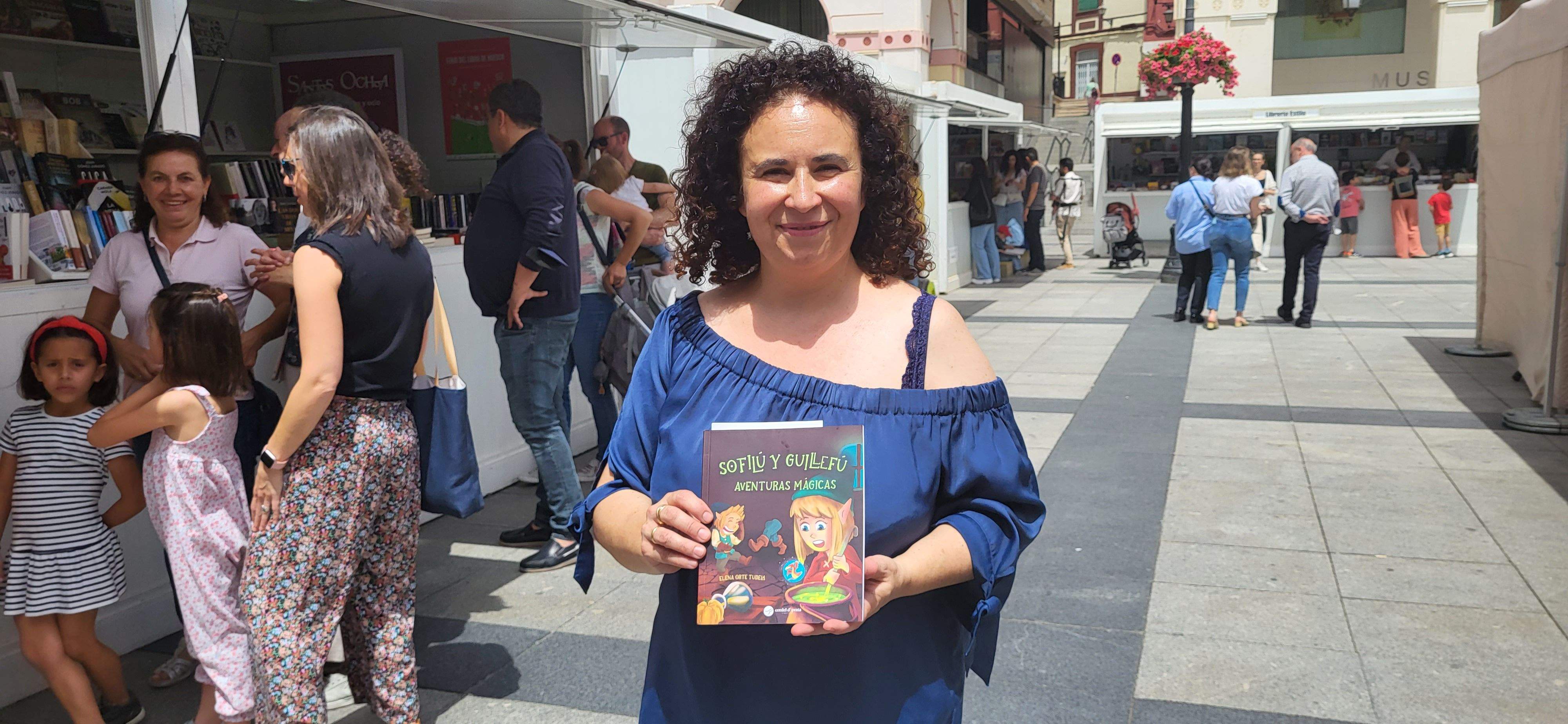 La autora infantil Elena Orte firma ejemplares de "Sofilú y Guillefú" en la Feria del Libro de Huesca. La autora infantil Elena Orte firma ejemplares de "Sofilú y Guillefú" en la Feria del Libro de Huesca.