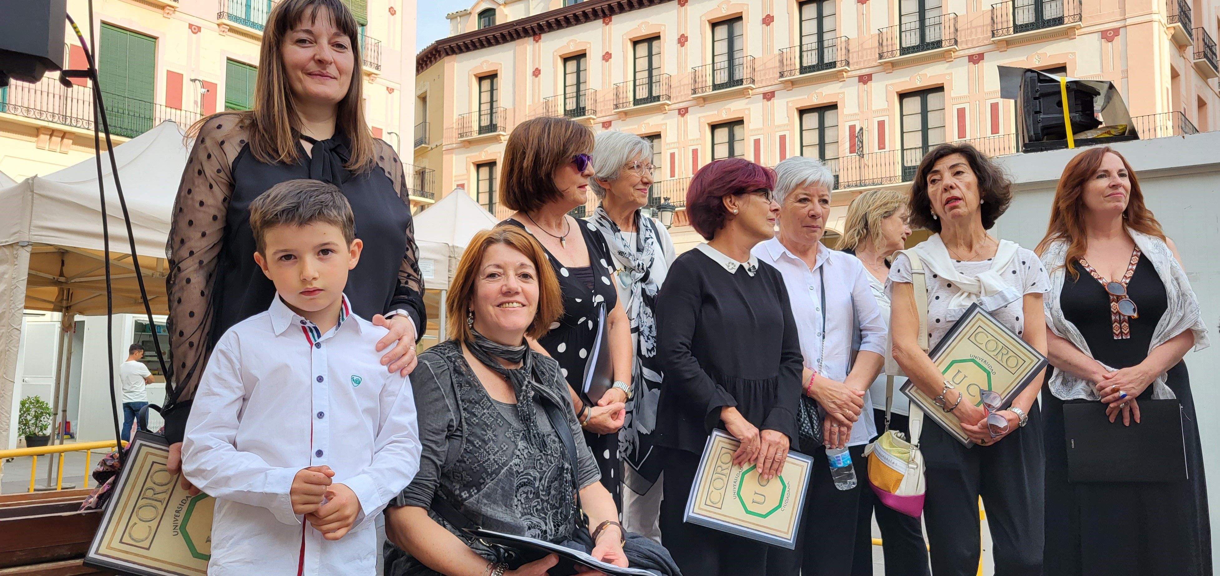 Actuación del Coro de la Universidad Ciudadana en la 39ª Feria del Libro de Huesca. Foto Myriam Martínez