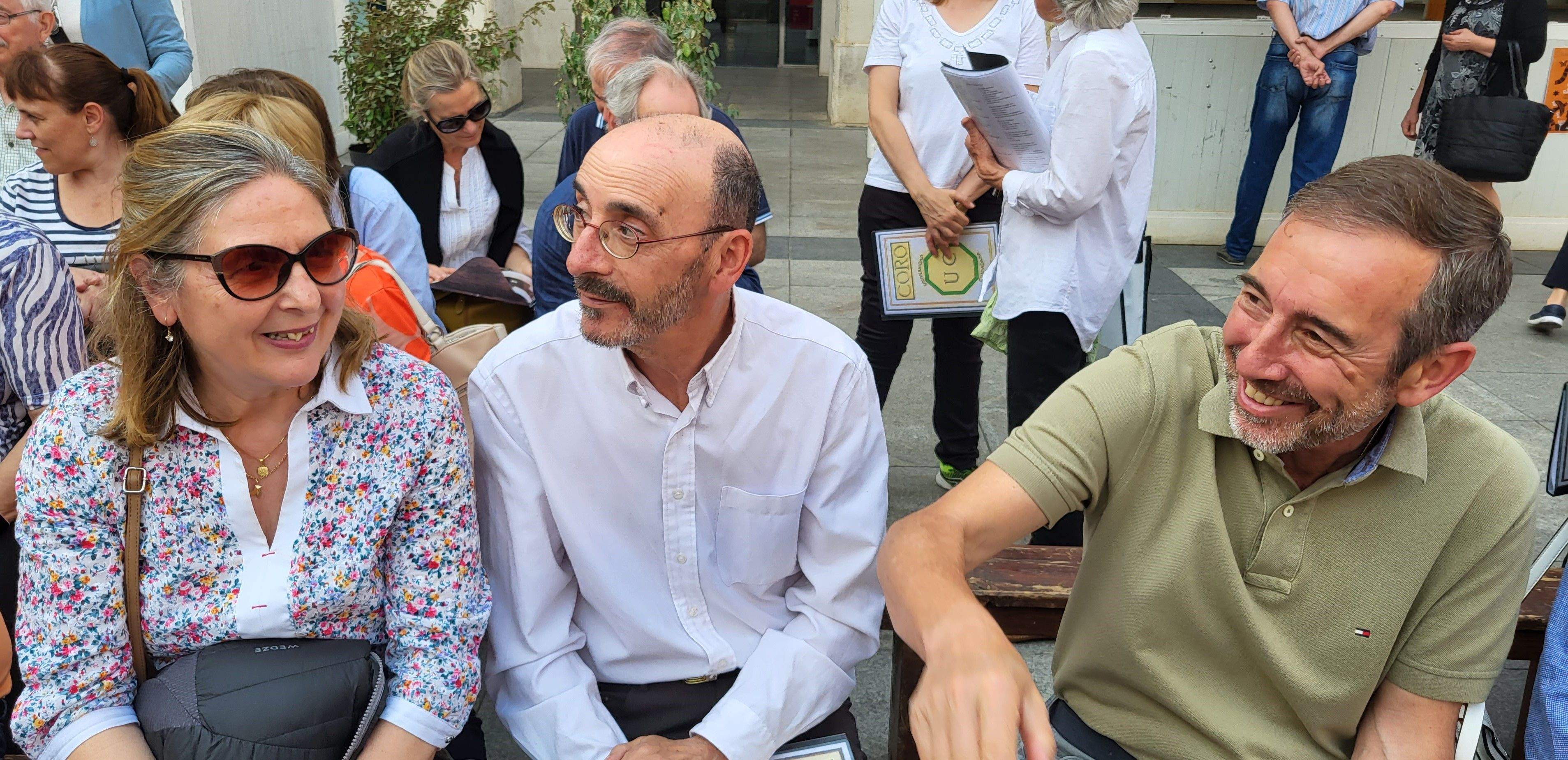 Actuación del Coro de la Universidad Ciudadana en la 39ª Feria del Libro de Huesca. Foto Myriam Martínez