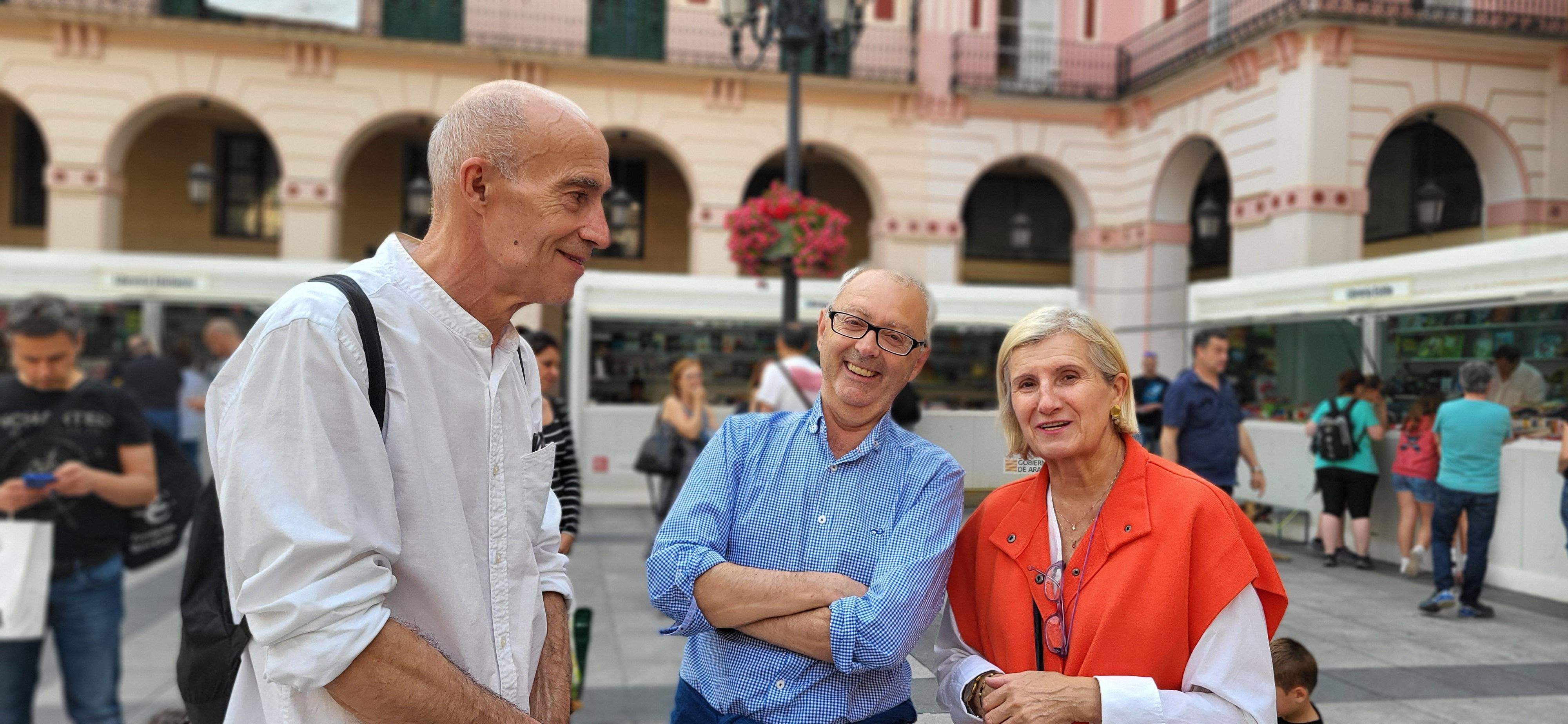 Actuación del Coro de la Universidad Ciudadana en la 39ª Feria del Libro de Huesca. Foto Myriam Martínez